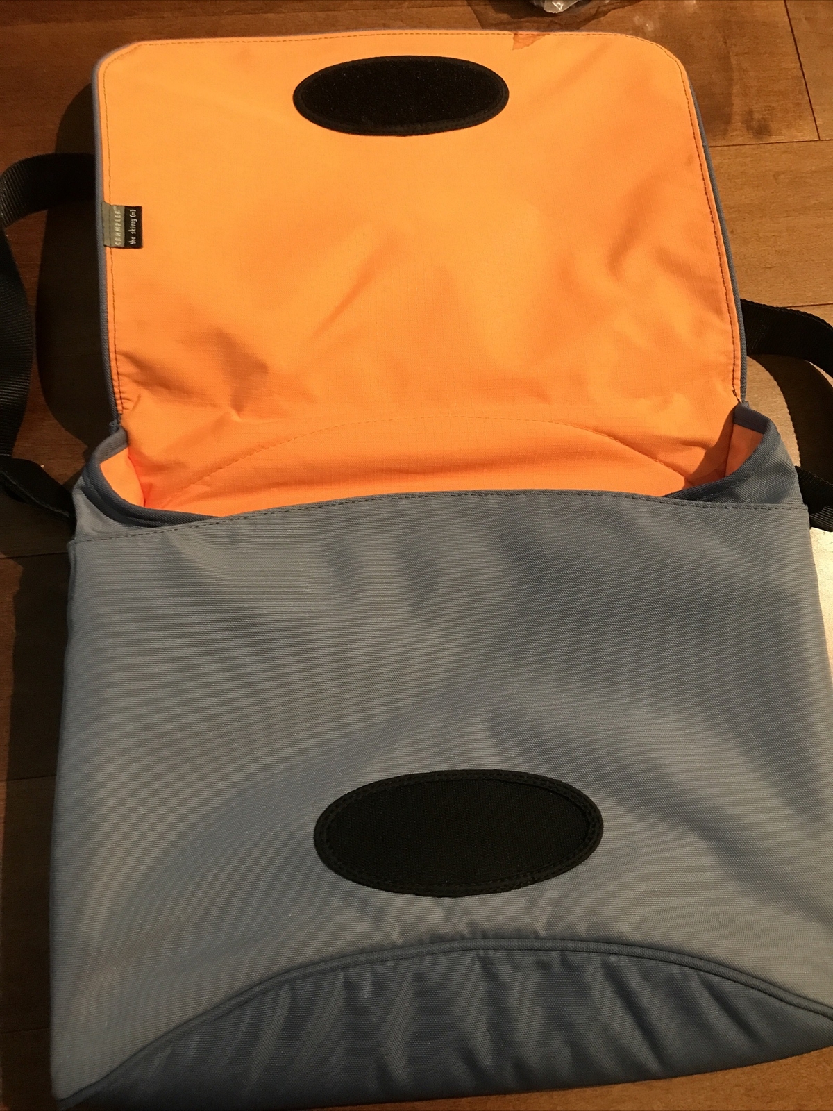 Crumpler The Skivvy Notebook Laptop Messenger Bag Light Blue Orange Interior