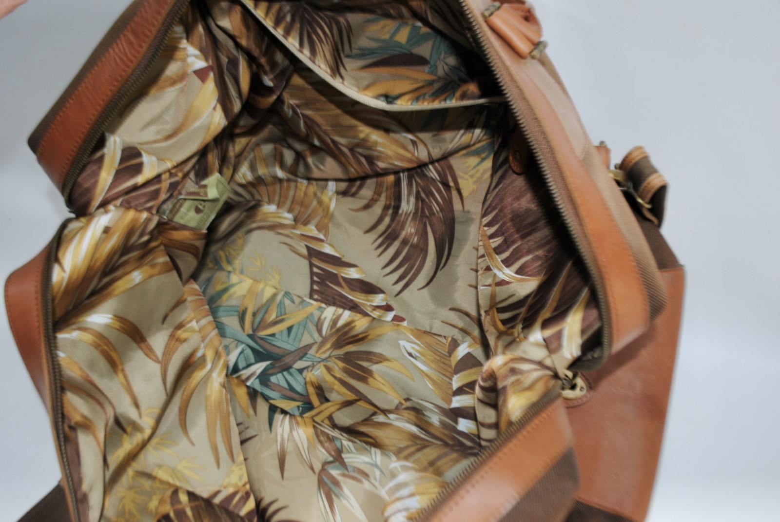 TOMMY BAHAMA DUFFLE BAG, 20″X13″10″ PACKED, FITS IN OVER HEAD COMPARTMENT