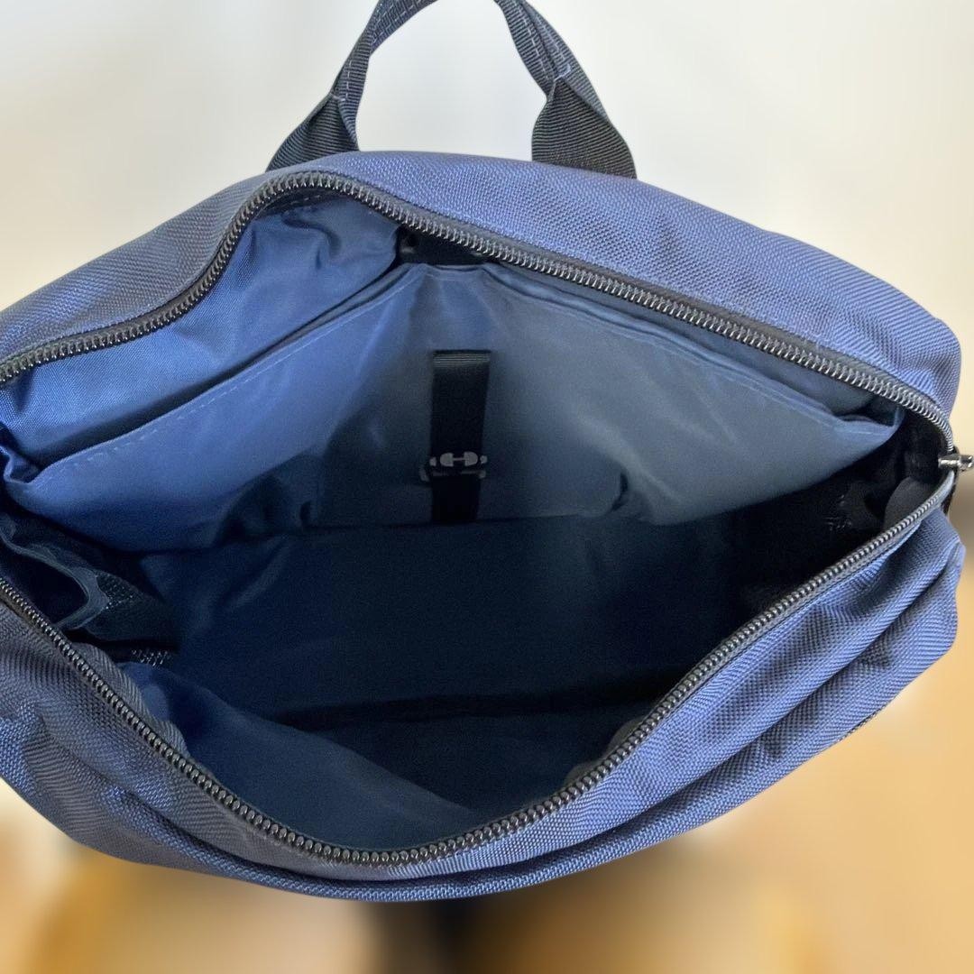 Dspatch Sling P Navy Crossbody Bag