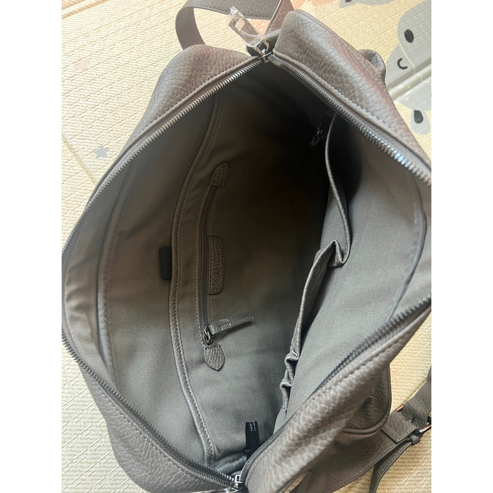 GUESS Gray Pebble Grain Messenger Bag Crossbody Laptop Work Travel