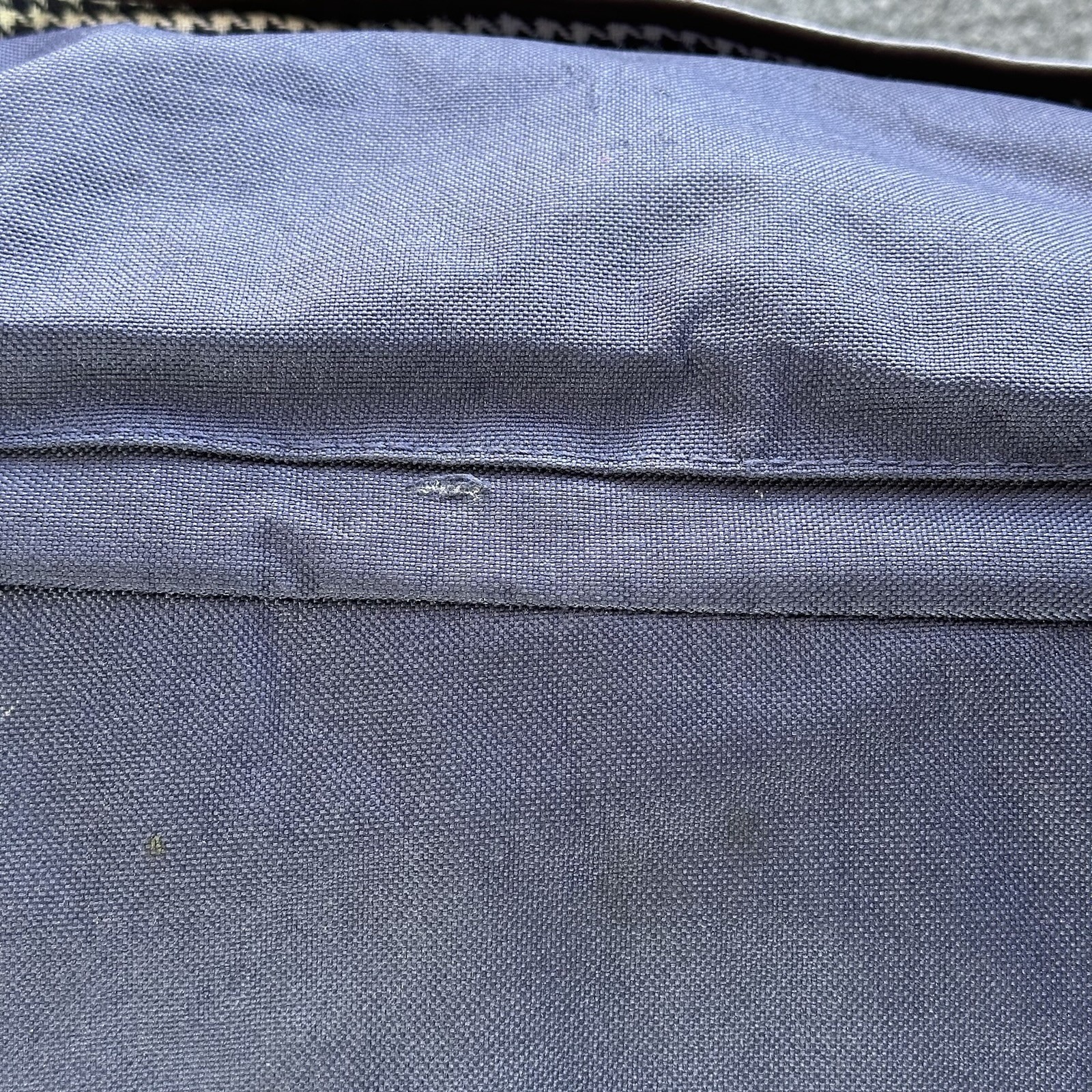 Vintage Tommy Hilfiger Medium Gym Duffle Bag 20”x12”x 7.5” Blue Leather Straps