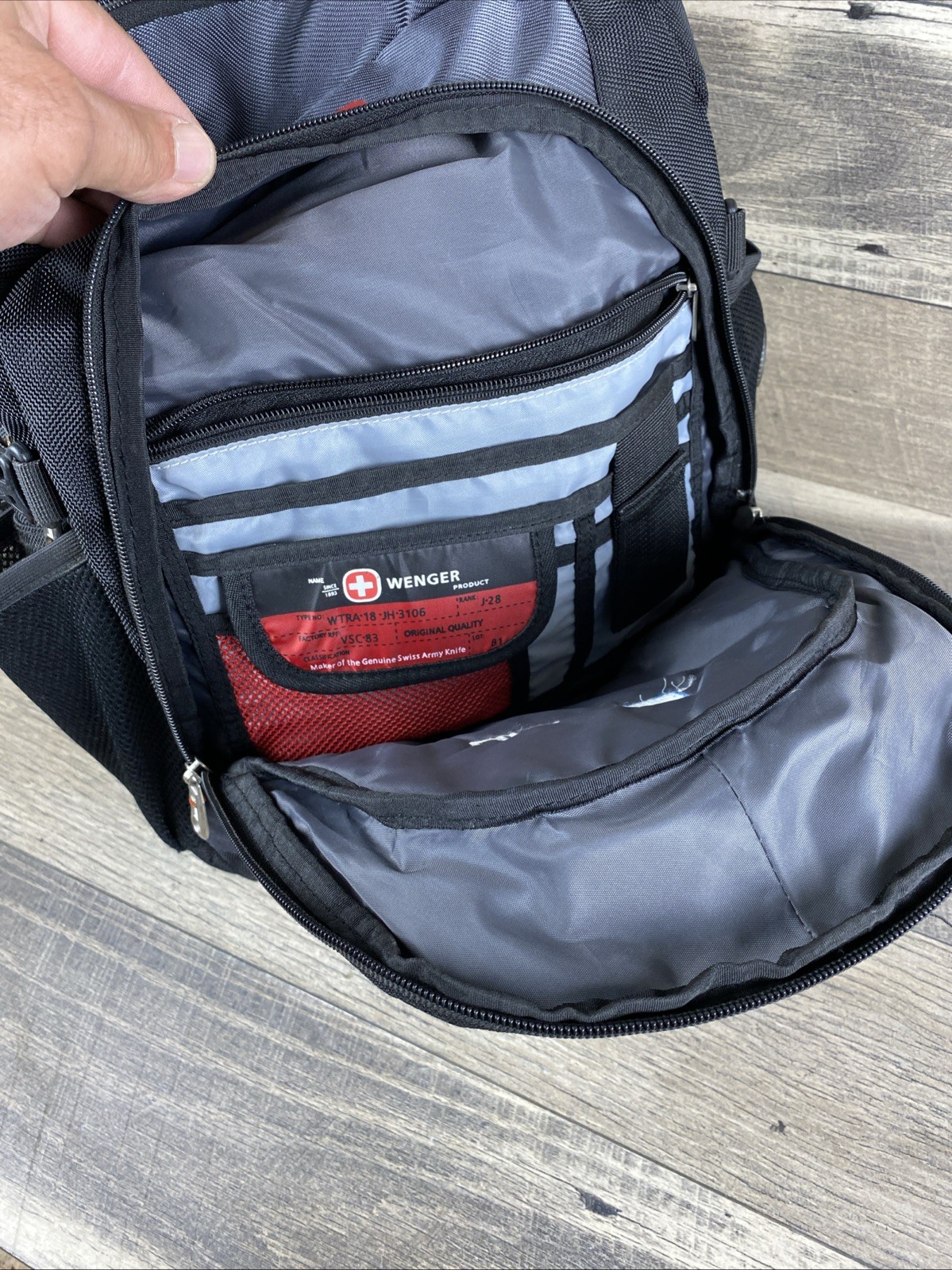SWISSGEAR AIRFLOW BLACK & GRAY SCHOOL TRAVEL BACKPACK BAG