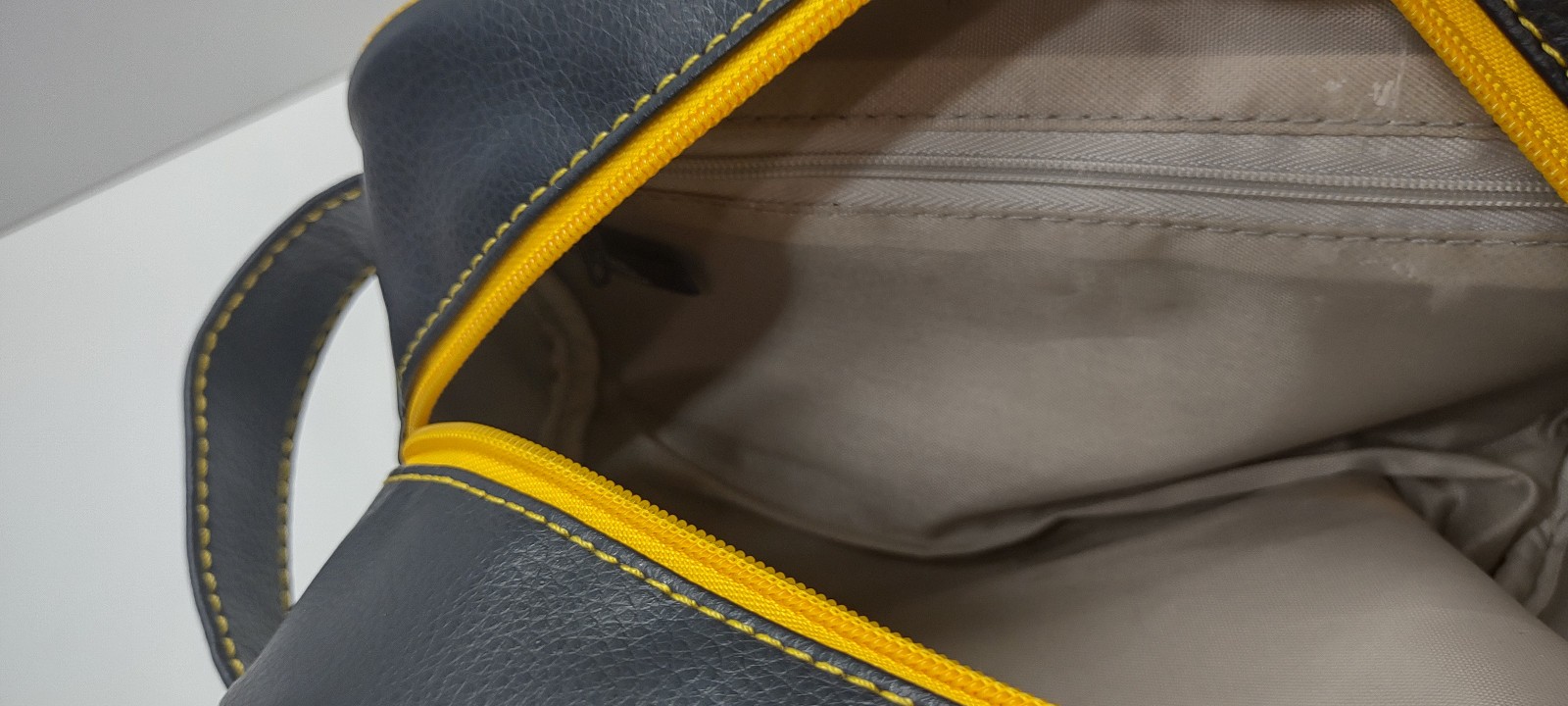 Nautica Toiletries Bag Shaving Makeup Grey Blue Yellow Great Condition!