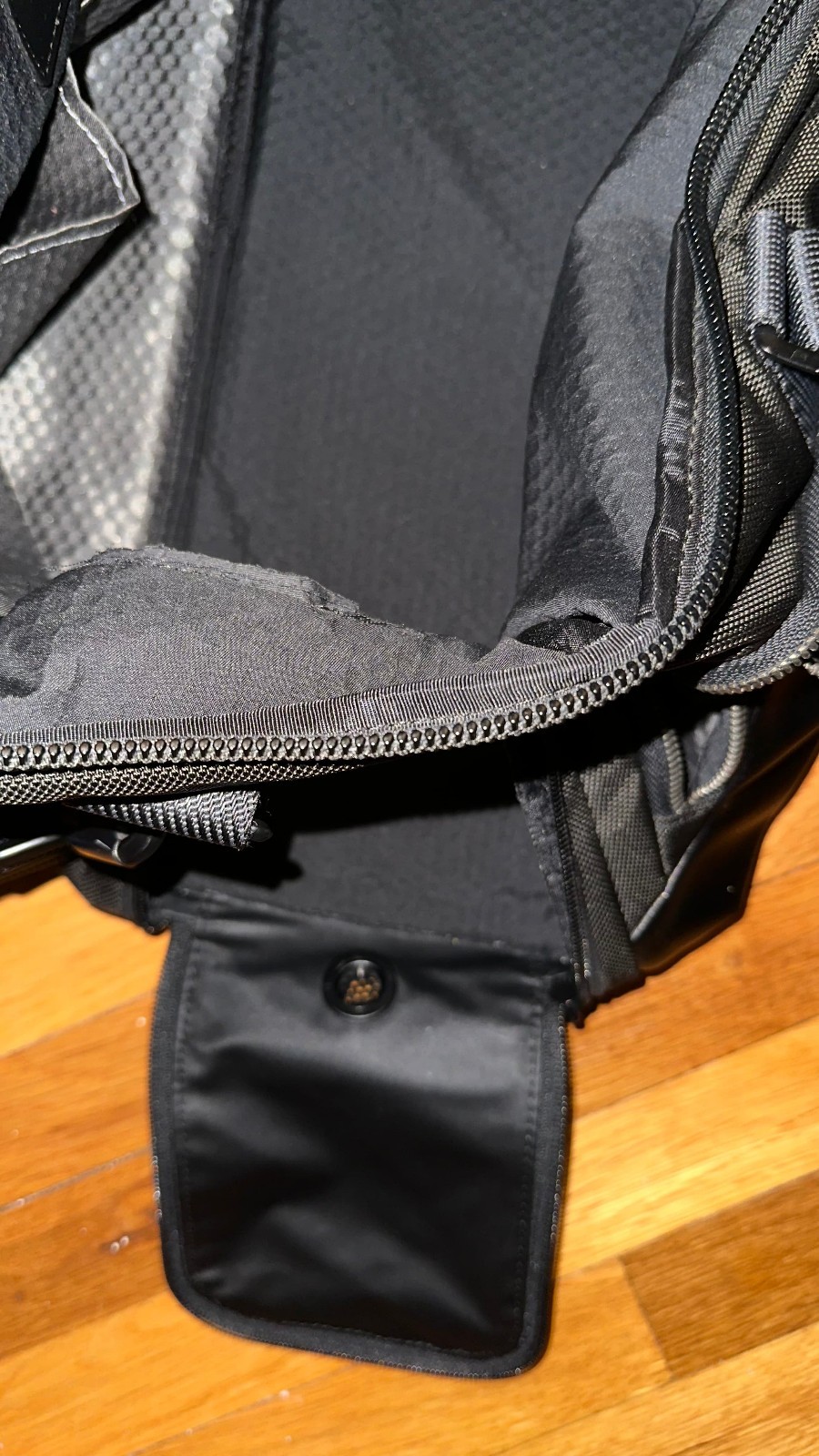 Tumi McCoy Gym Bag Alpha Bravo Black Ballistic Nylon Shoulder Duffel Duffle READ