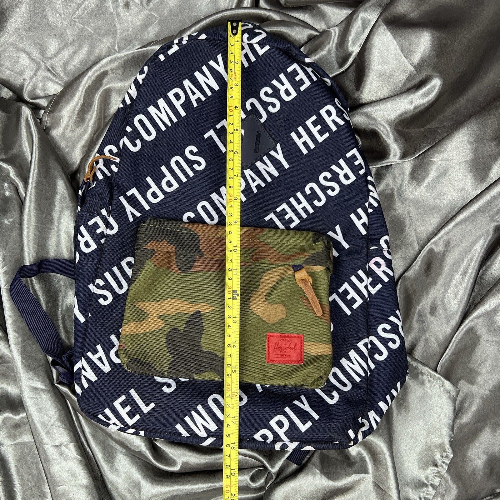 Herschel Supply Co. Pop Quiz 22L Backpack Roll Call Peacoat / Woodland Camo Bag