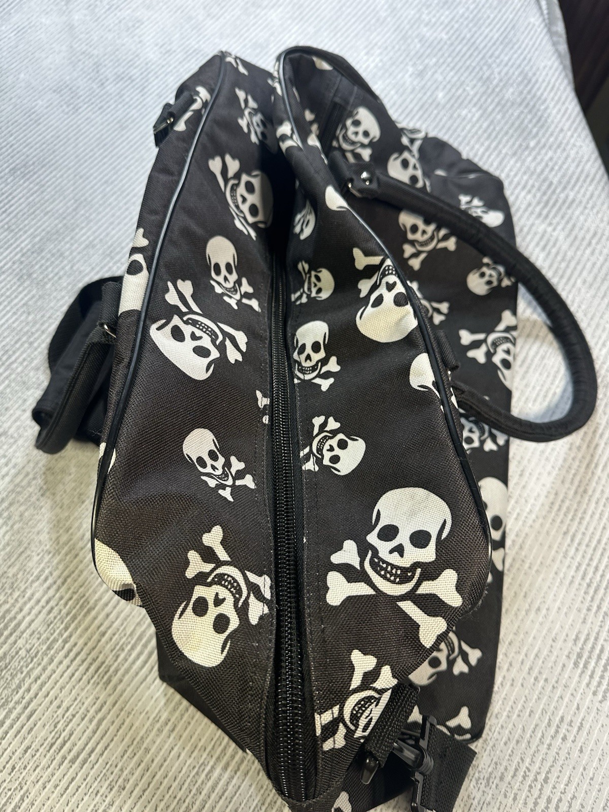 SKULL AND CROSSBONE DUFFEL/ BACK TO SCHOOL