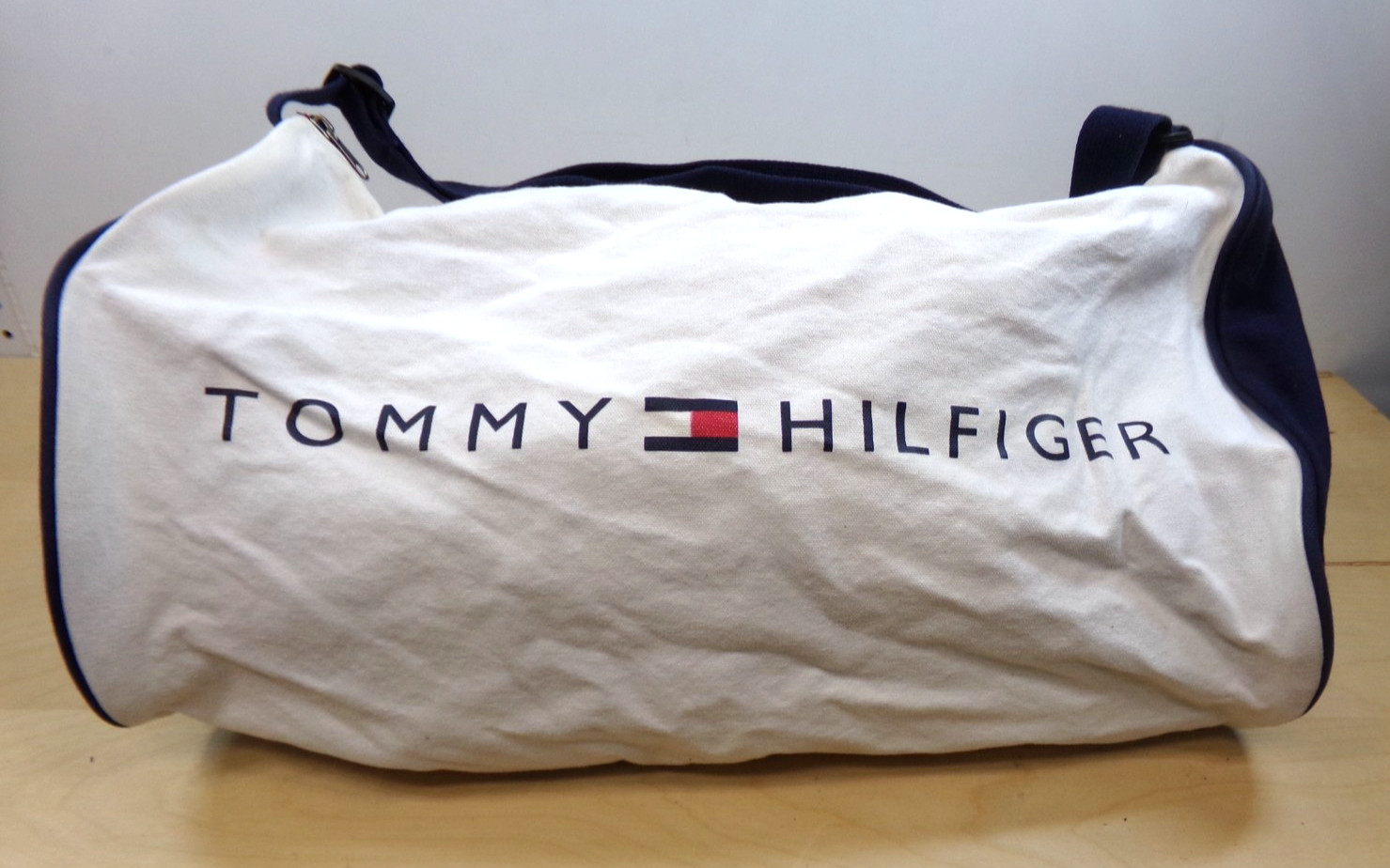 Tommy Hilfiger Vintage Classic White Travel Duffle Weekender Gym Bag Carry On
