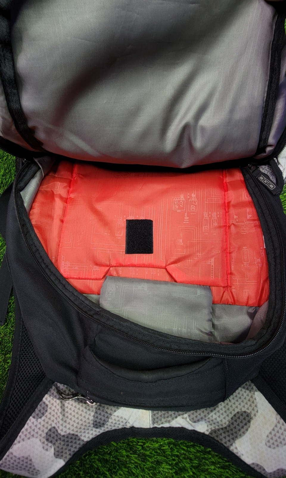 Ogio Evader Commuter EDC Travel Backpack. Gray/black TAC Camo
