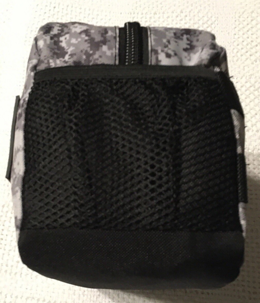 U.S. ARMY DIGITAL CAMO TRAVEL DOPP BAG Toiletries Clip Handle Gray-Black 10” NWT