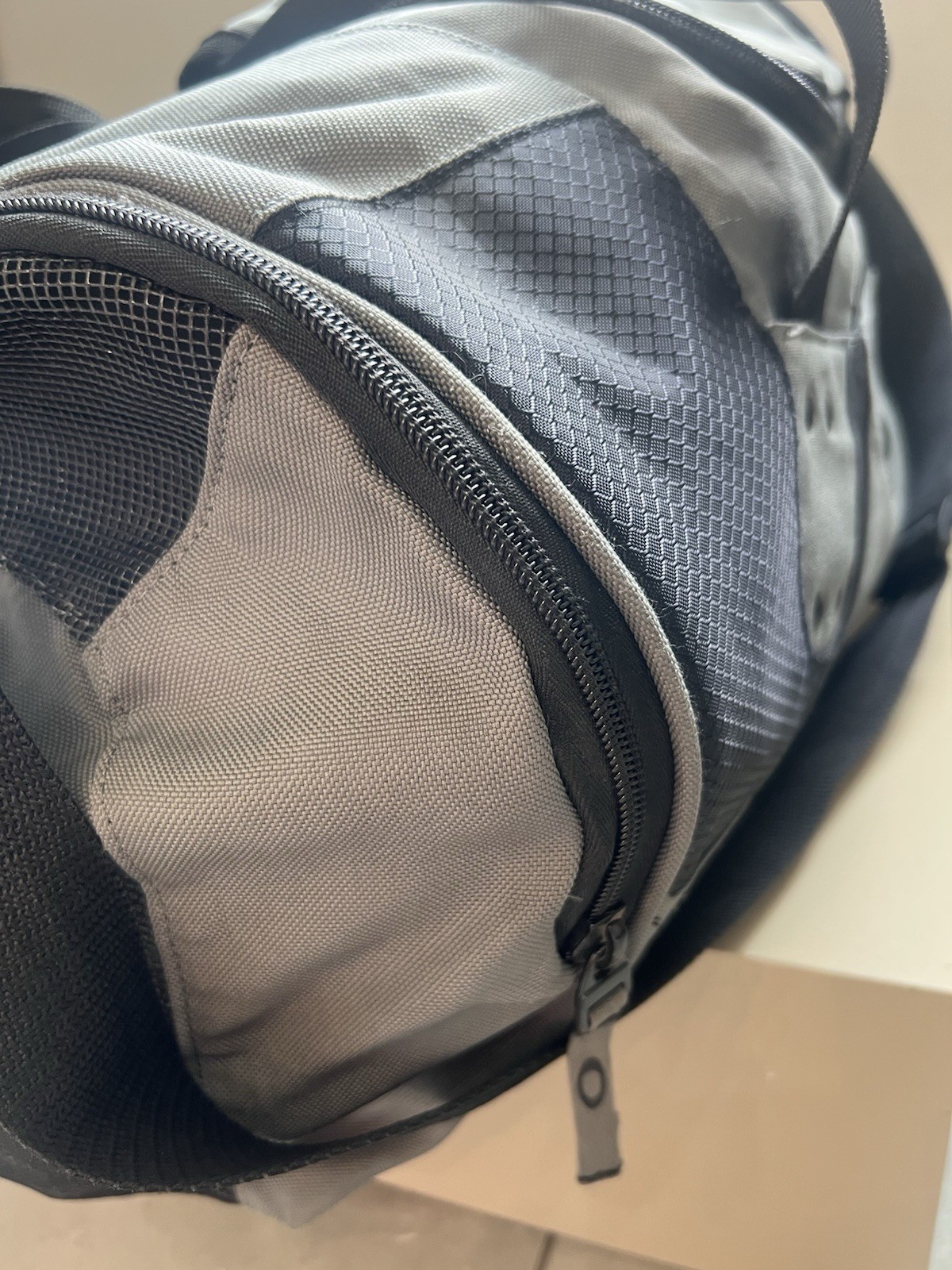 Oakley Tactical Field Weekender Boston Travel Gray Brand Logo Large Duffle Bag