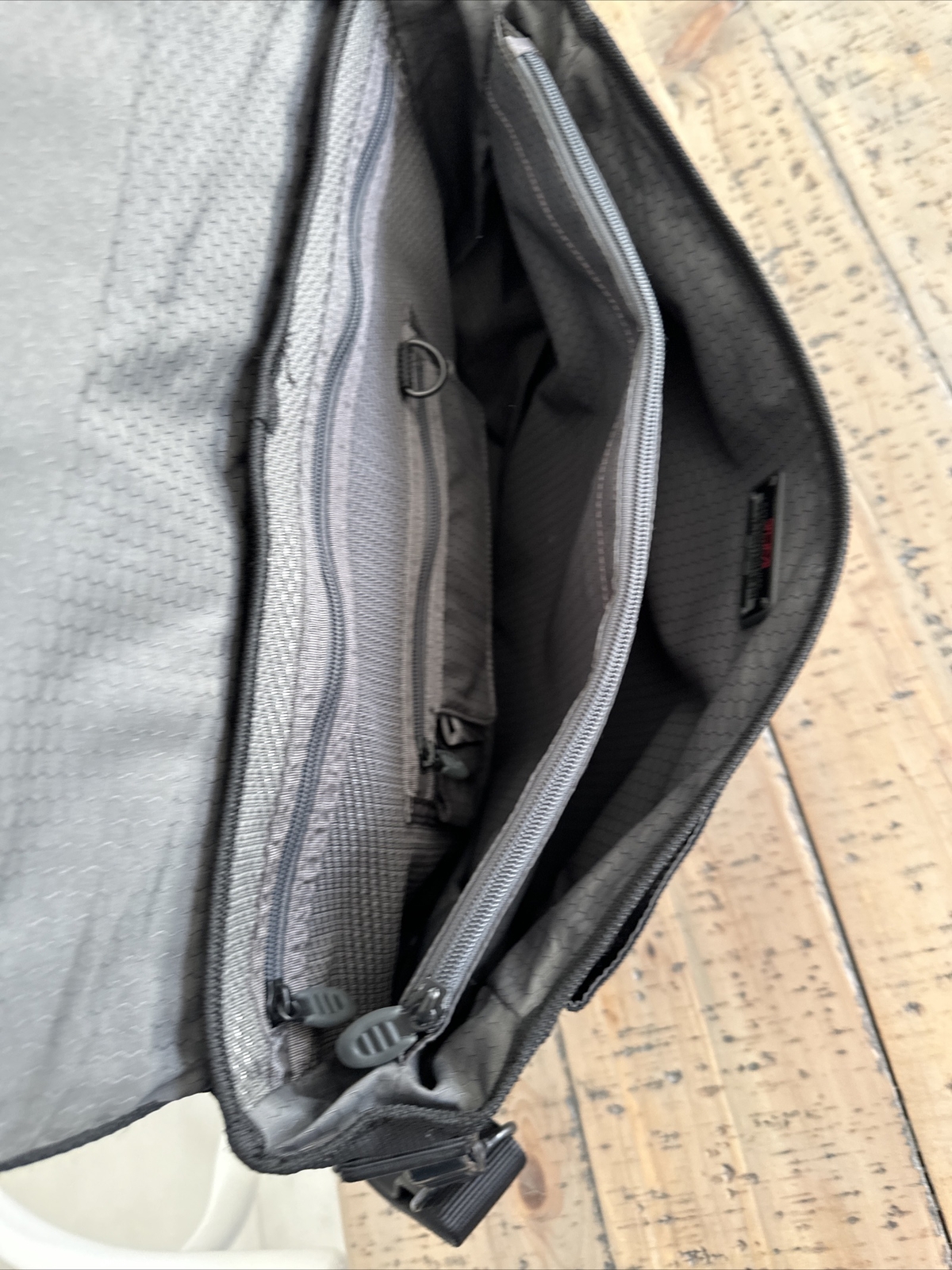 TUMI T2 Black Ballistic Nylon Carry On MESSENGER Bag Shoulder Laptop Tote 508C