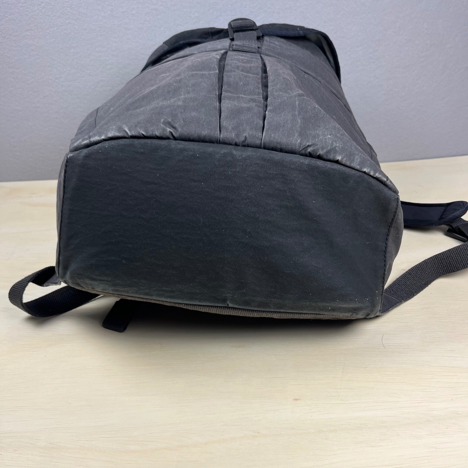 Kuhl Eskape 25L Backpack Charcoal Waxed Canvas Laptop Bag Outdoor Rucksack