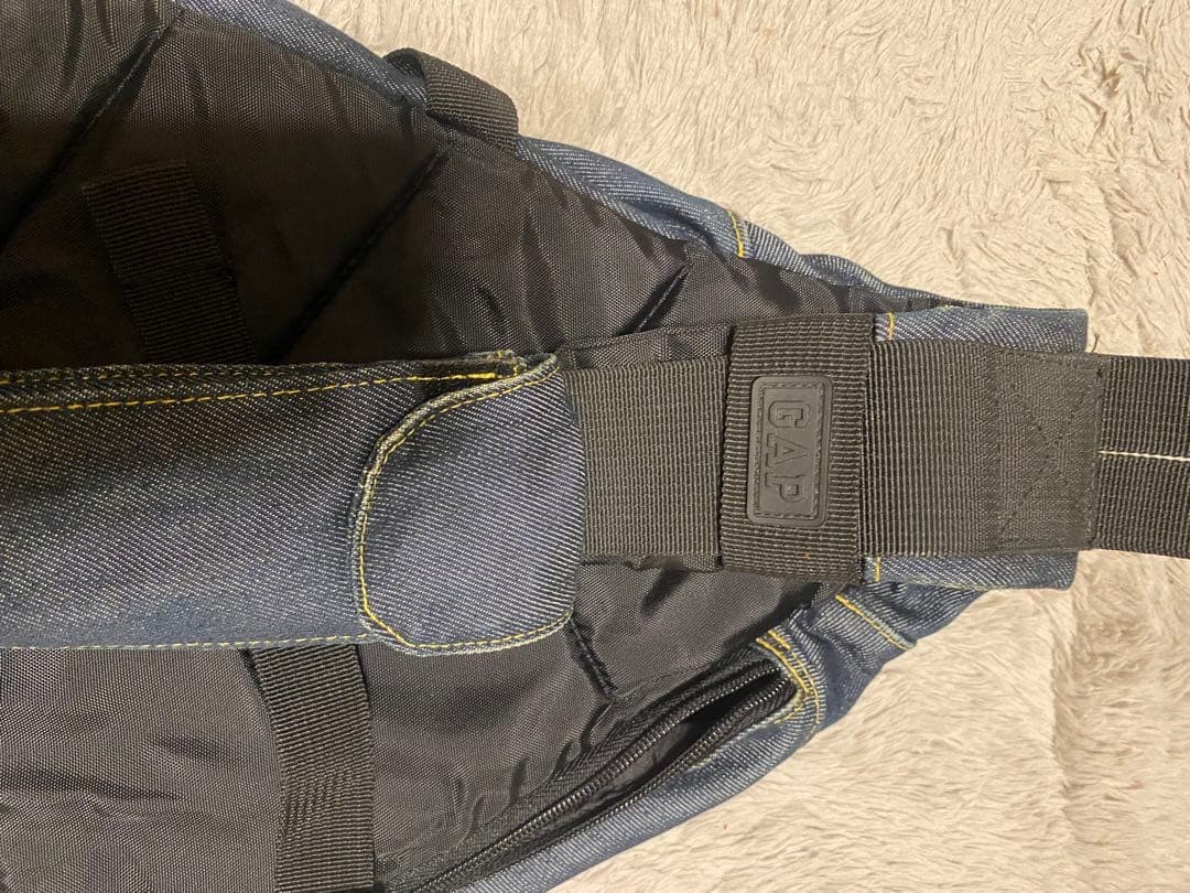 Old Gap Sling Bag – Crossbody Bag