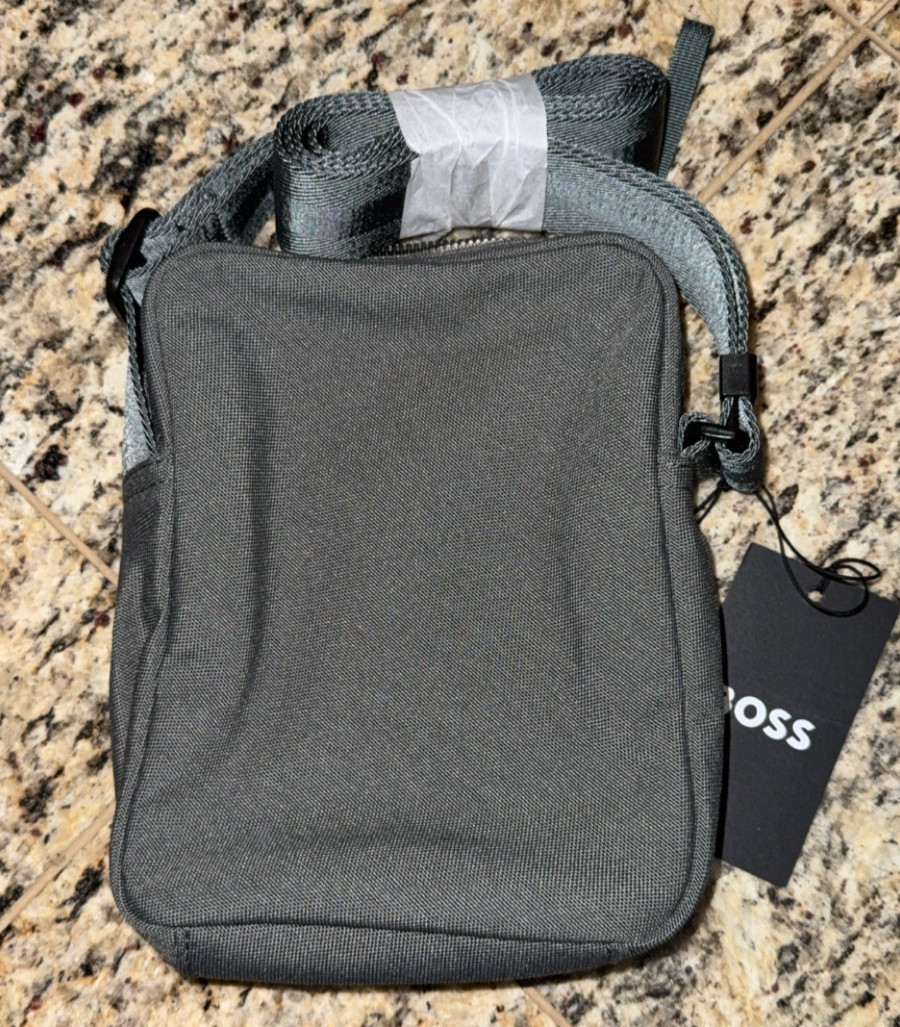 HUGO BOSS $128 Pixel_NS Zip Shoulder Crossbody Bag Gray AUTHENTIC NEW 50439213