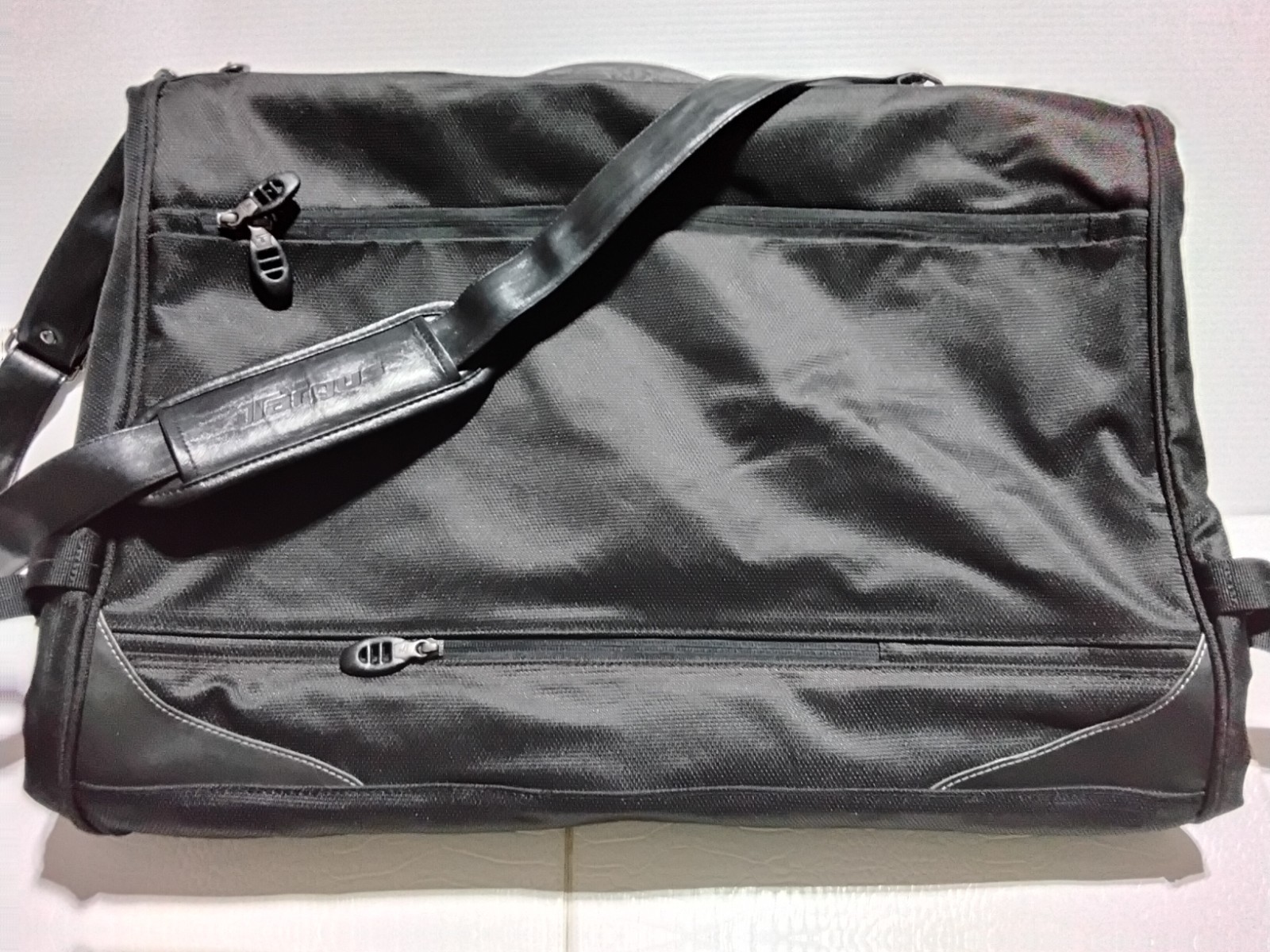 22” Tumi T-Tech 5536D Black Gray Tri-Fold Nylon Travel Garment Bag Suit Bag