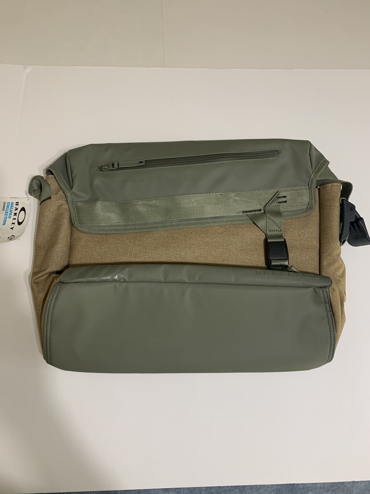 Rare Oakley Halifax Courier Laptop Messenger Bag Brand New, Cool Oakley Bag