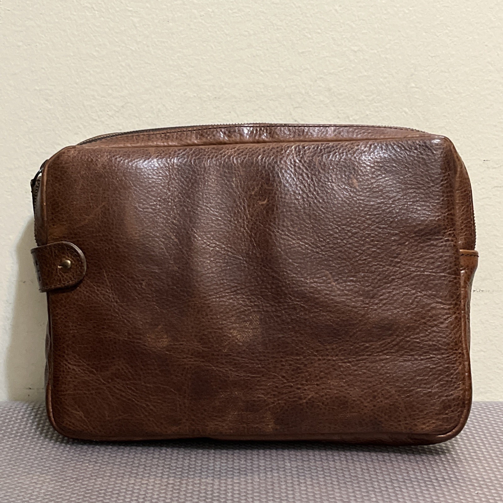 Moore & Giles Leather Tech Pocket Titan Milled Brown With Built In Powder Bank