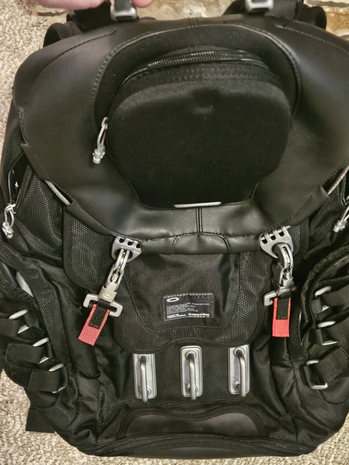 Oakley KITCHEN SINK Backpack 34L Capacity – 92060AODM – BLACK