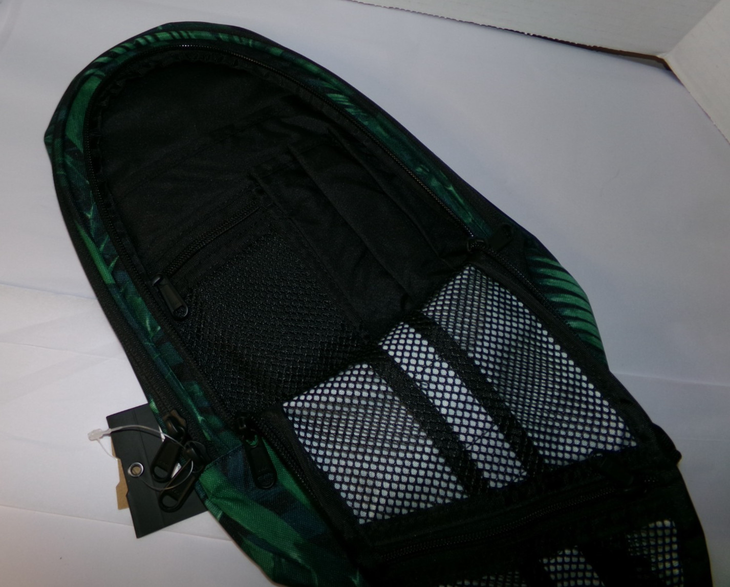 UNISEX DAKINE 6.5L COSMO BACKPACK~GREEN / TROPICAL~NWT