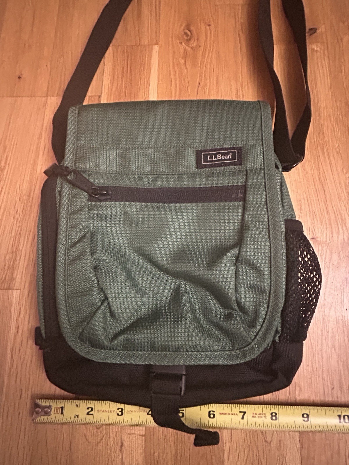 L.L.Bean Green Black Shoulder Travel Bag Adjustable Strap Clip Closure Unisex