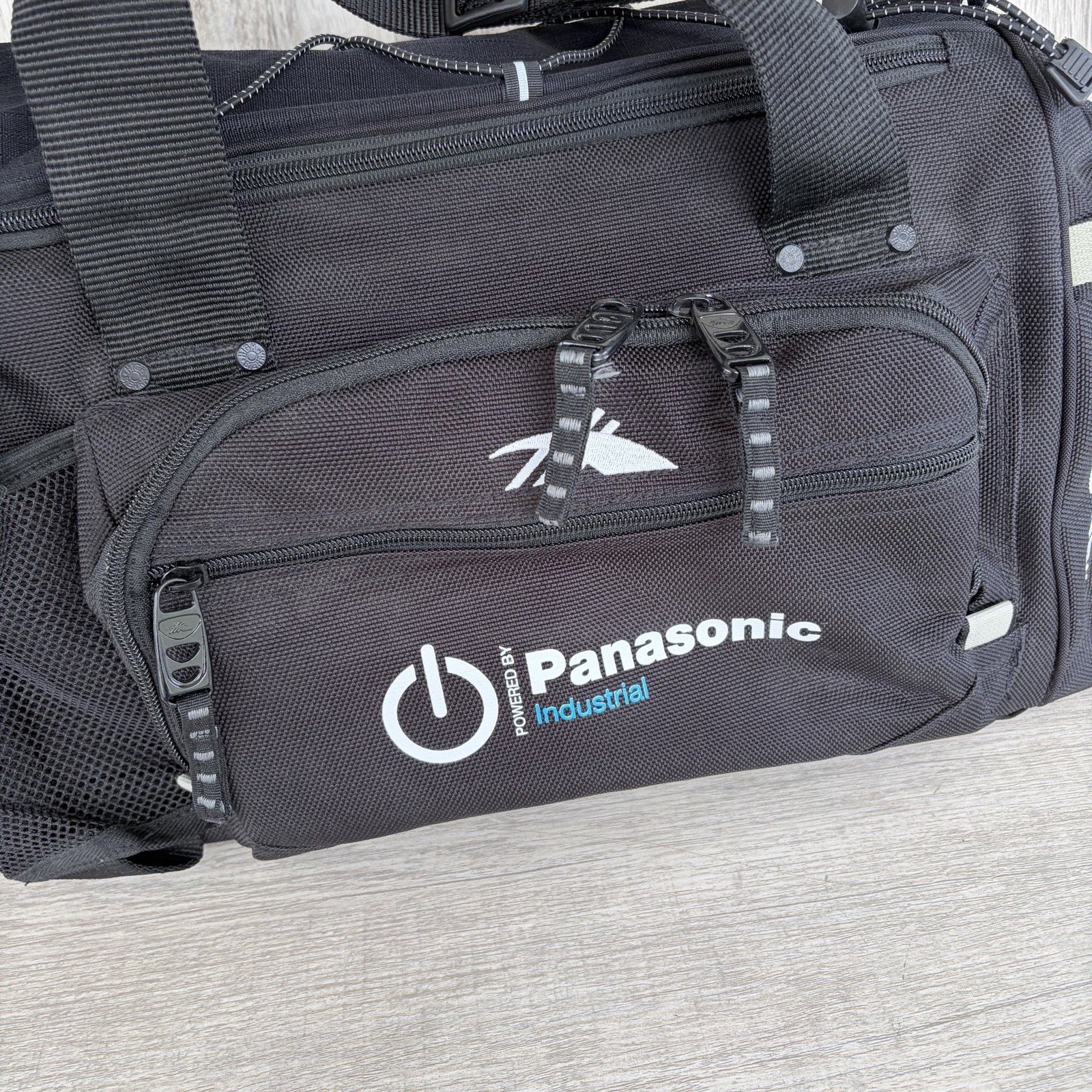 High Sierra Switch Blade industrial duffle Camera bag Black New Equipment gym