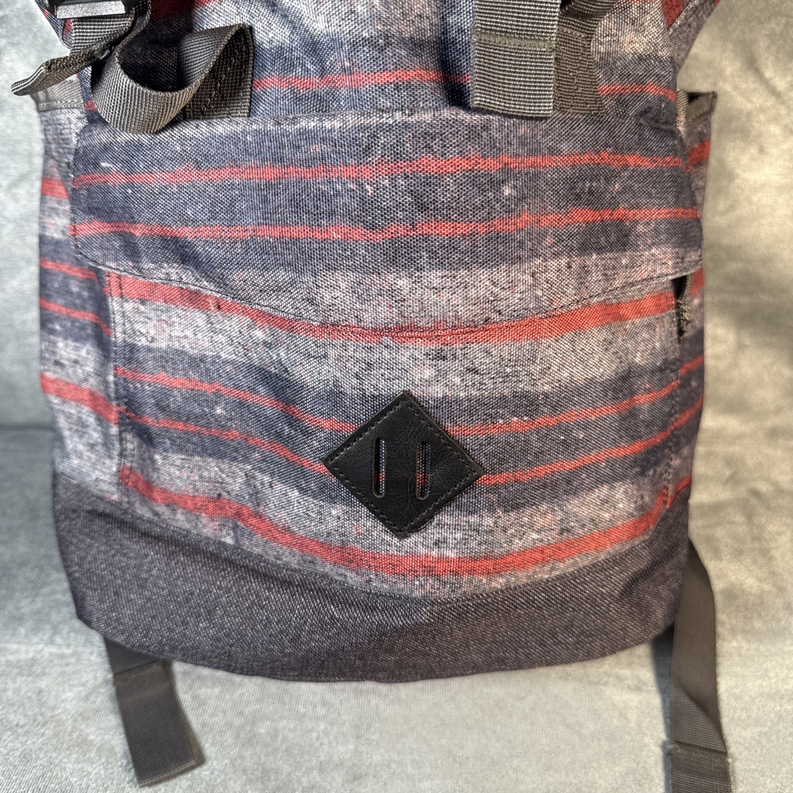 BURTON Outing Pack Backpack 23L Polyester Stretch Laptop Sleeve Red Gray Stripe