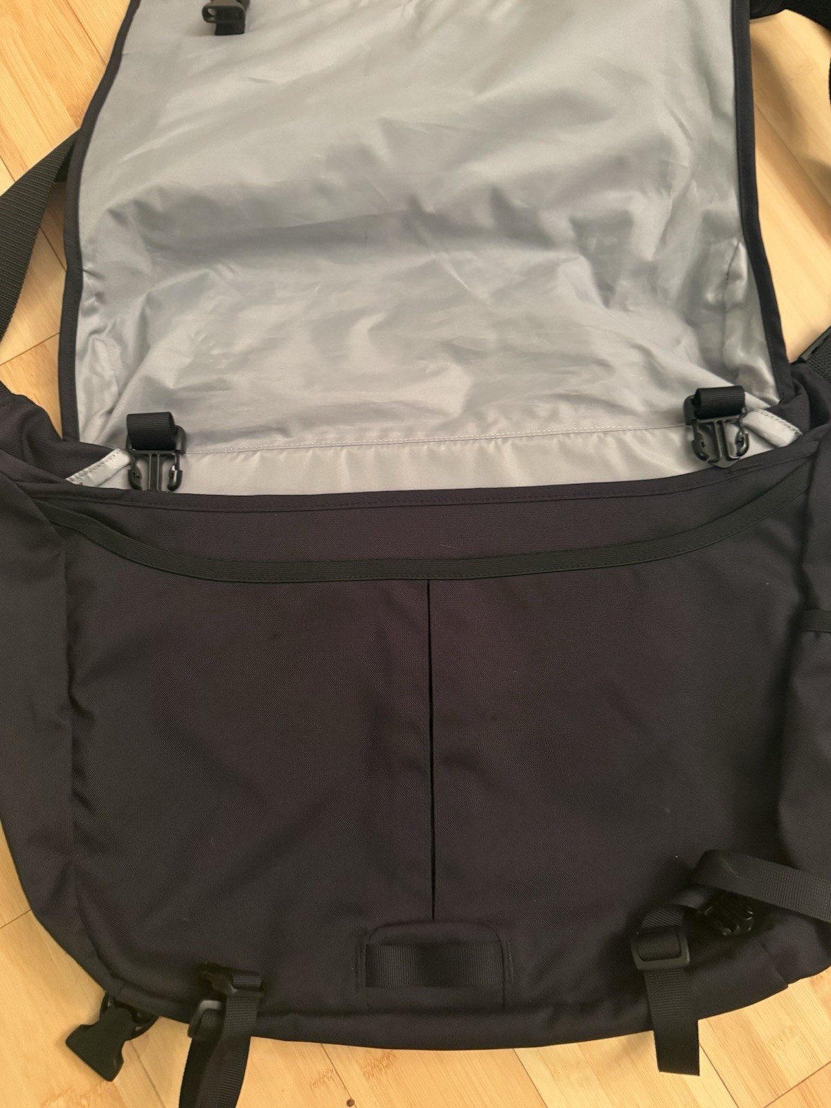 Patagonia Large Black Messenger Bag Zip & Buckle, Adjustable Crossbody Strap