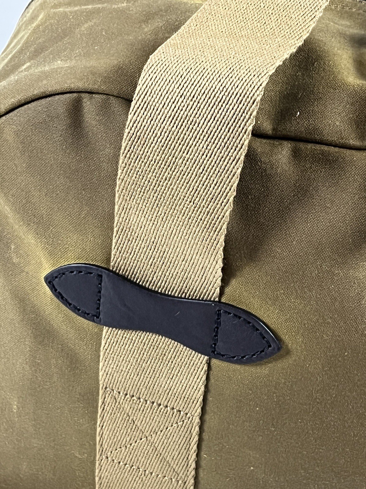 FILSON MEDIUM TIN CLOTH DUFFLE BAG DARK TAN OS NWT