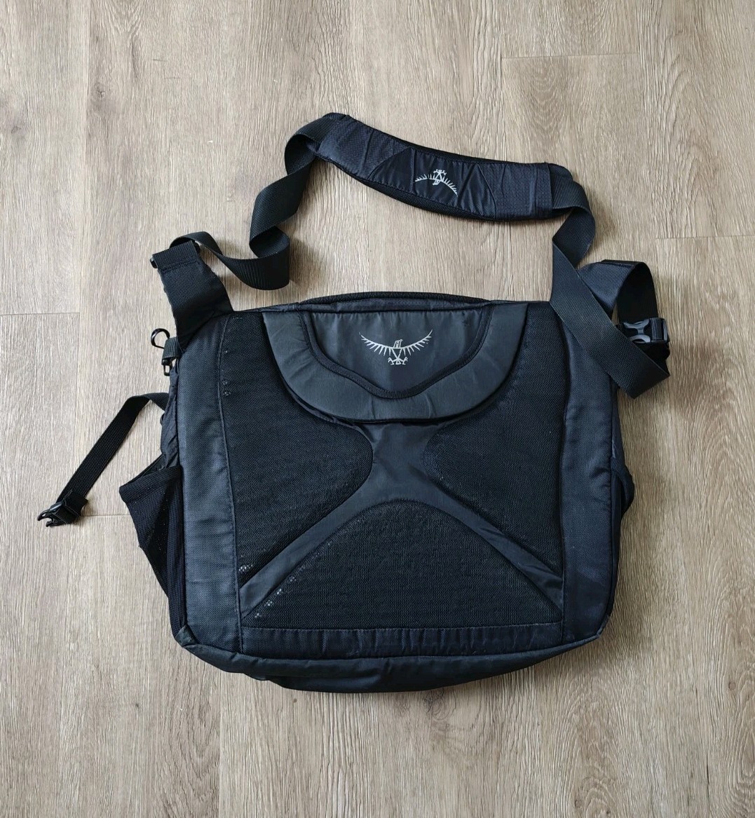 Osprey Ozone Courier Black Messenger Computer Bag 20L 15″ Laptop