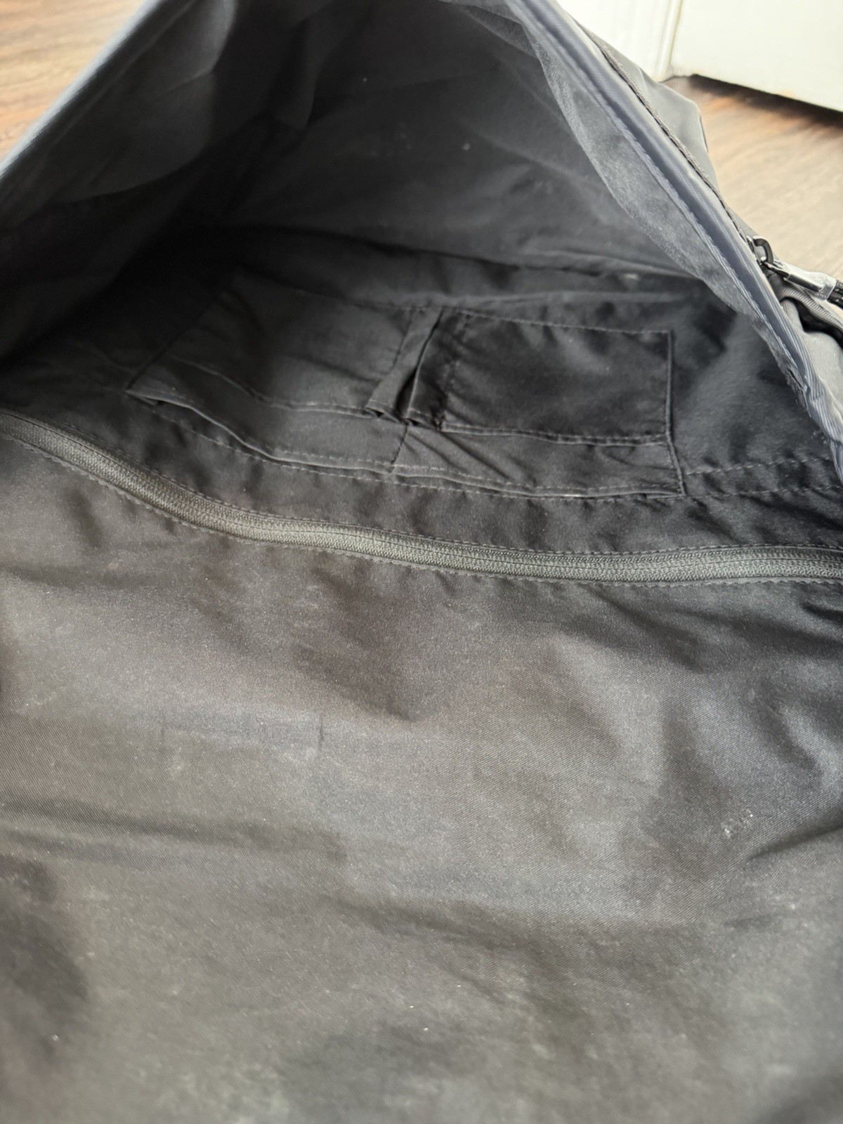 Nike Sportswear Essentials Messenger Bag 15L Black Ironstone DJ9792-010