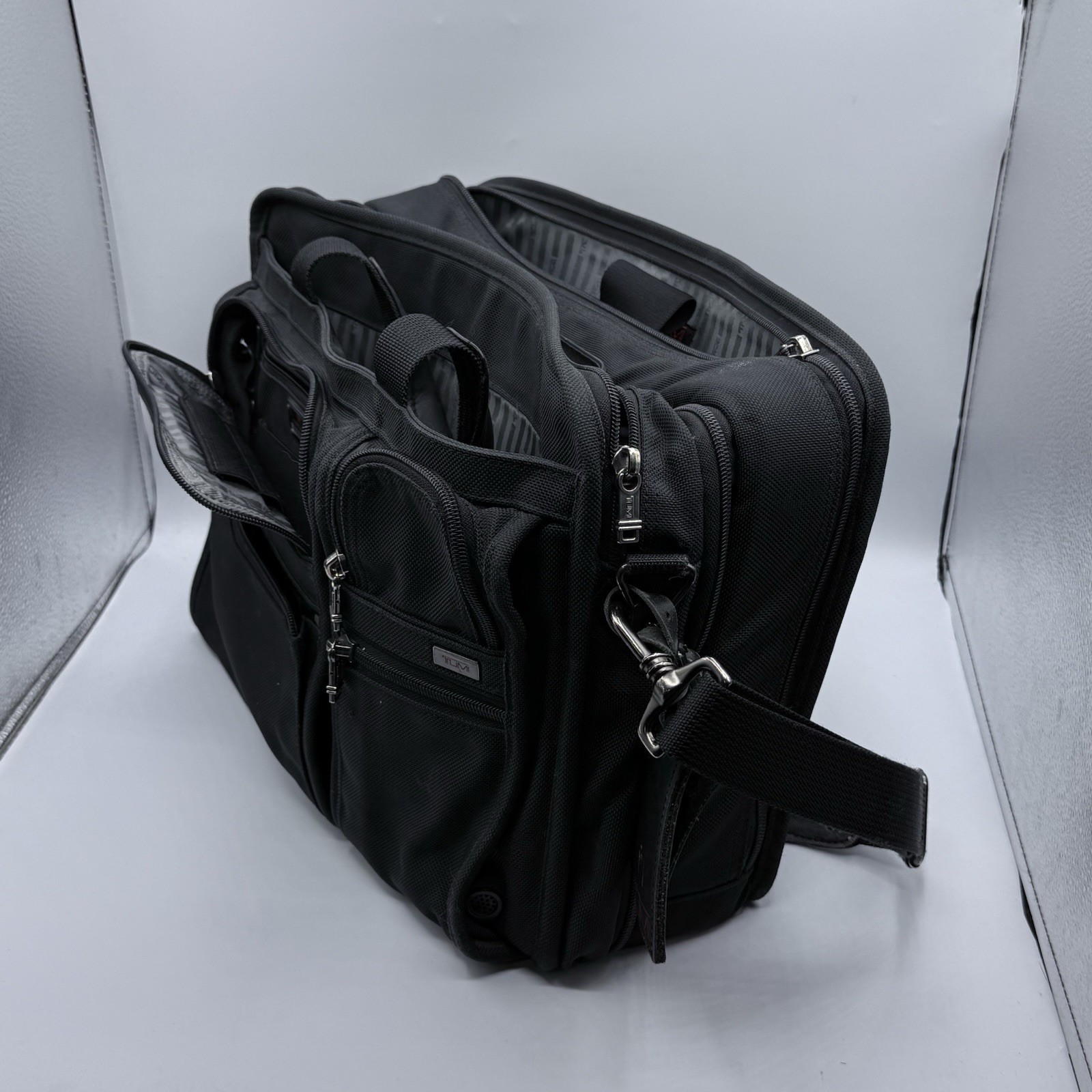 TUMI Alpha Black Ballistic expandable Laptop Business Briefcase 26041D4 EUC