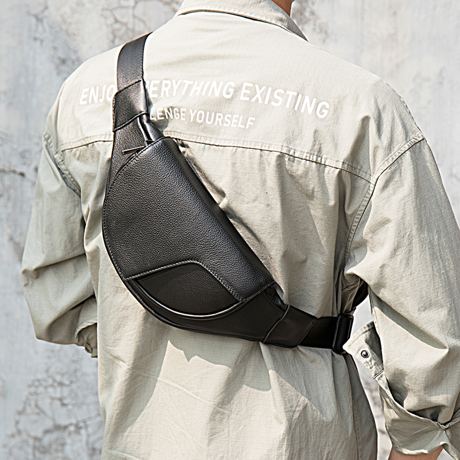 Men’s Leather Crossbody Chest Bag with Adjustable Strap and Multiple Pockets