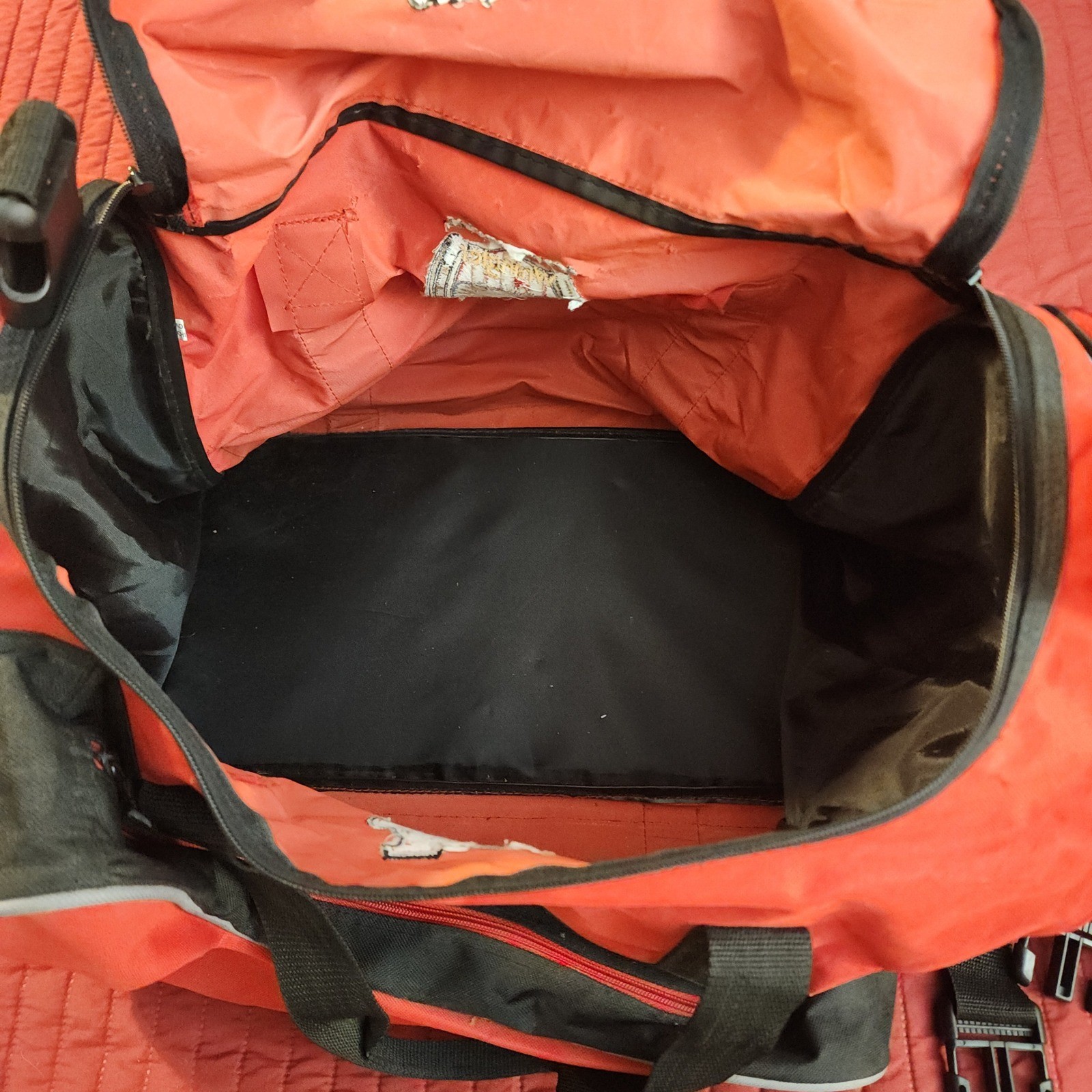 Wrangler National Finals Rodeo 2007 Justin Boots Cavenders Duffle Bag Red Black