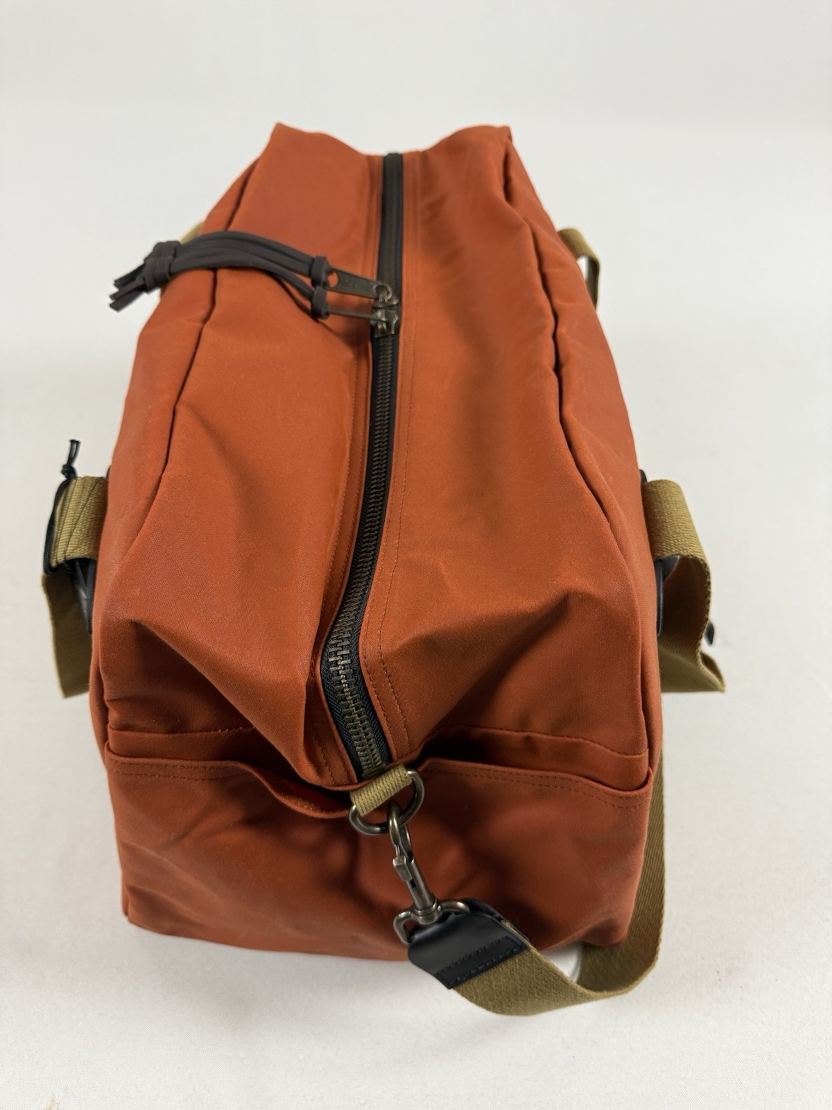 FILSON MEDIUM TIN CLOTH DUFFLE BAG RUST OS NWT
