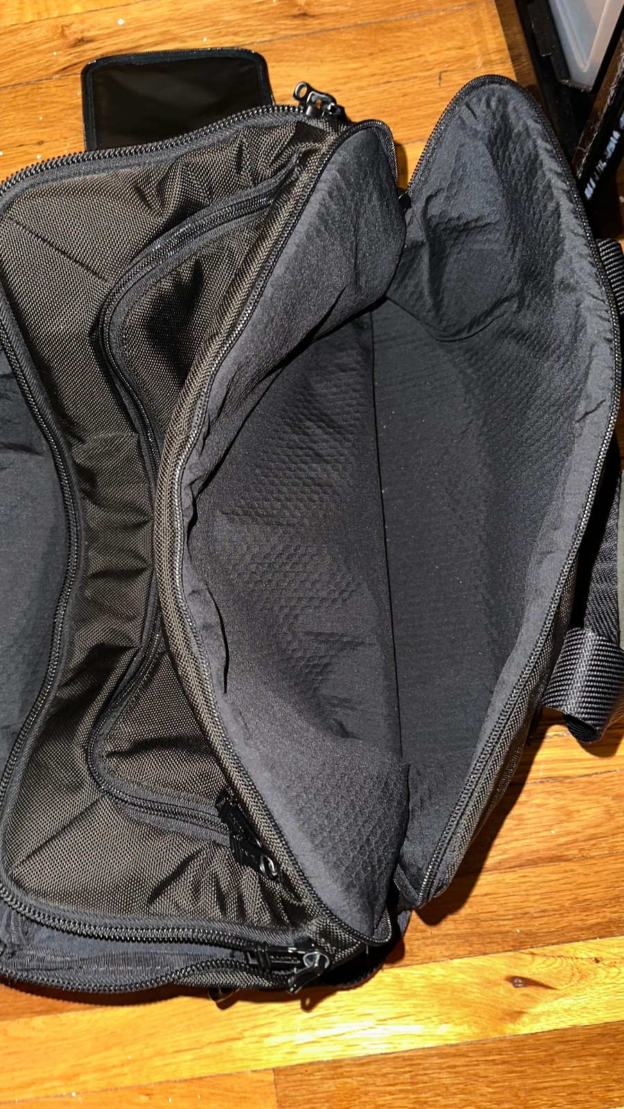Tumi McCoy Gym Bag Alpha Bravo Black Ballistic Nylon Shoulder Duffel Duffle READ