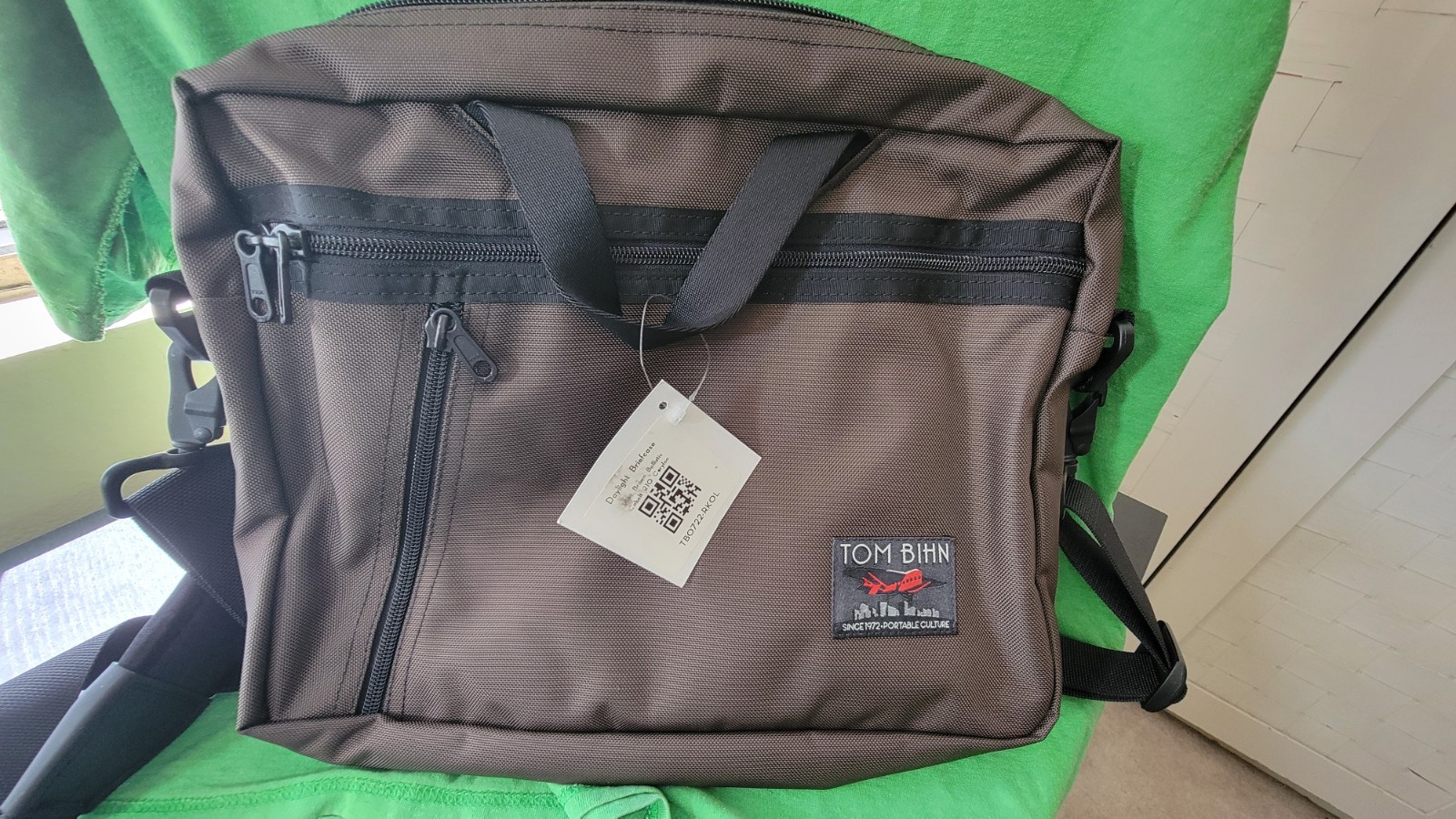Tom Bihn Daylight Briefcase Ursa Brown NEW With NEW Absolute Strap