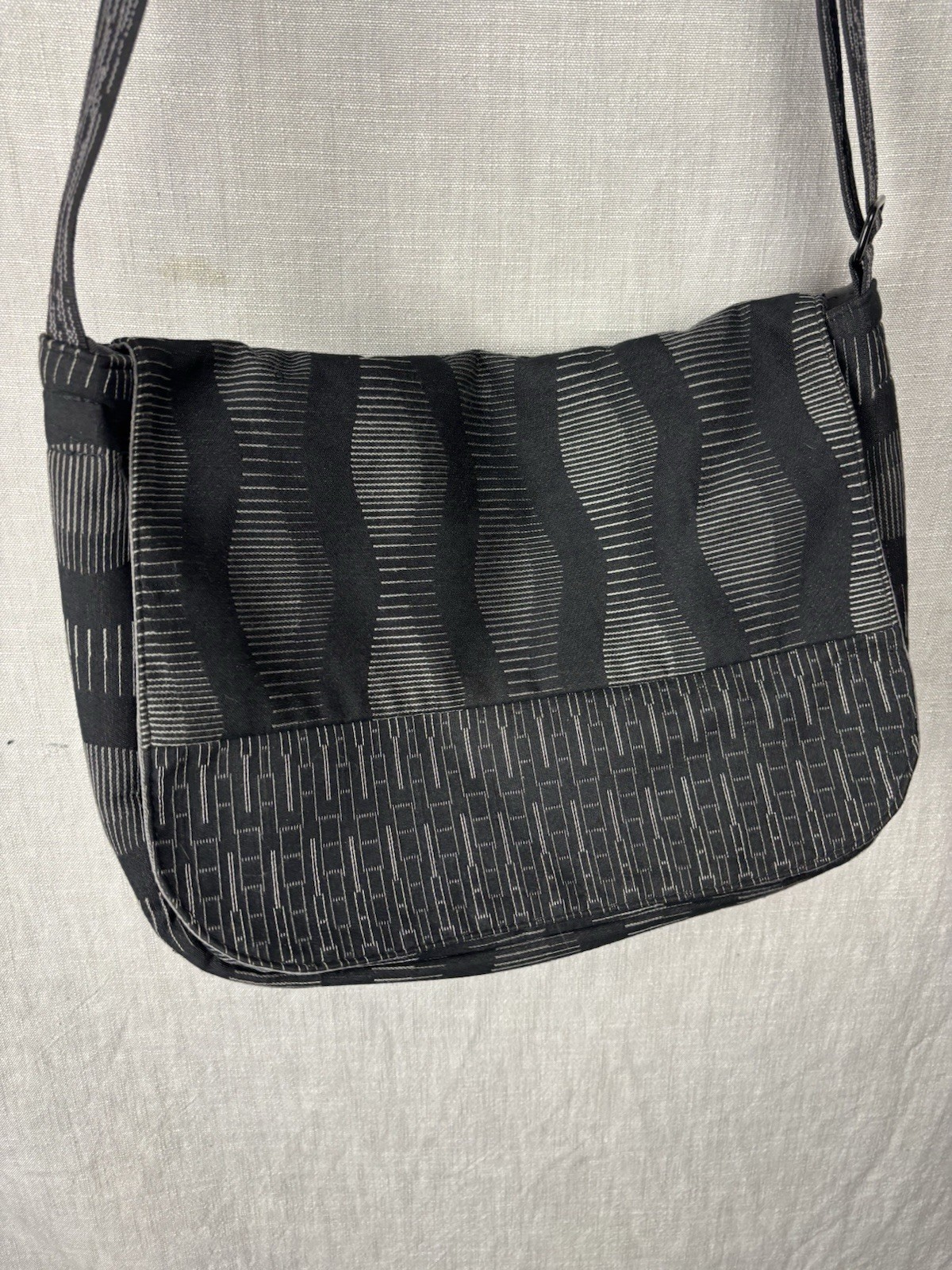 Maruca Handmade Messenger Bag Abstract Pattern Shoulder Strap Black Gray