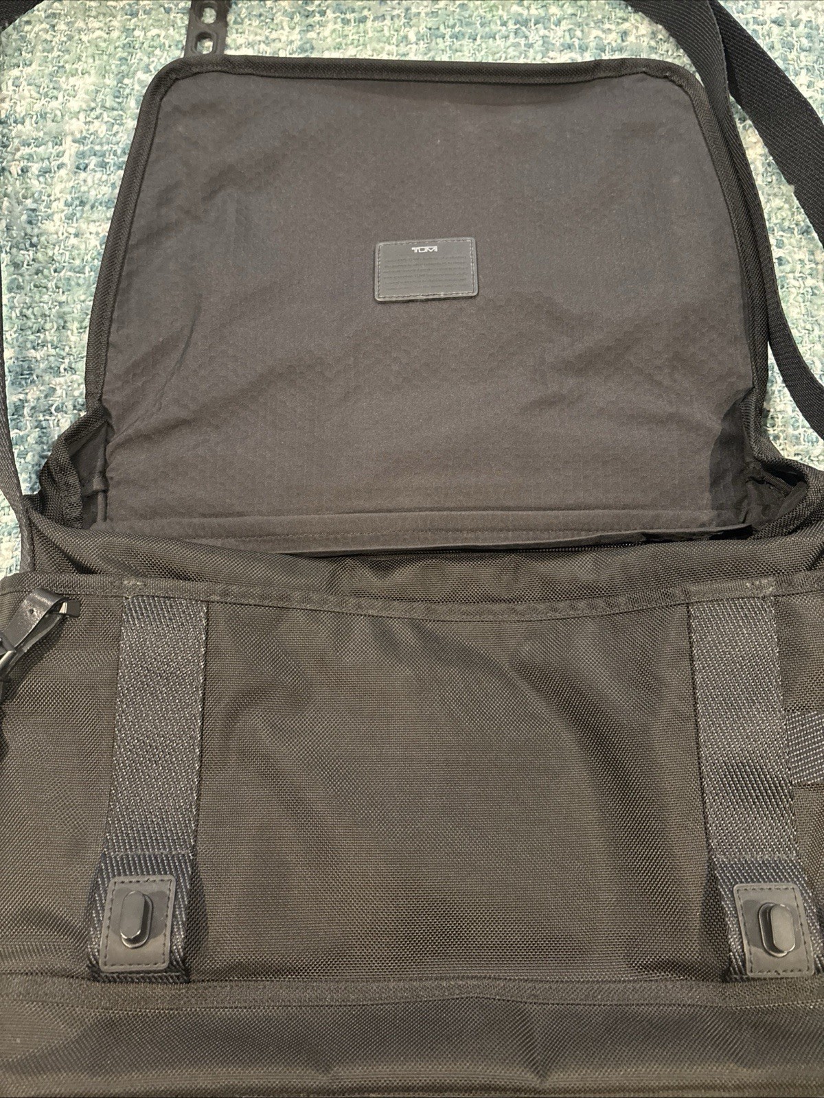 Tumi Alpha Bravo Fallon Messenger Bag Black Nylon Leather Trim Shoulder Strap