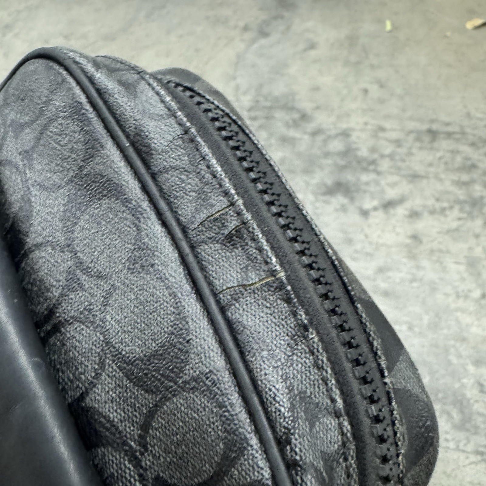 Coach Black Gray Logo Crossbody Bag Adjustable Strap Inner Outer Pockets Men
