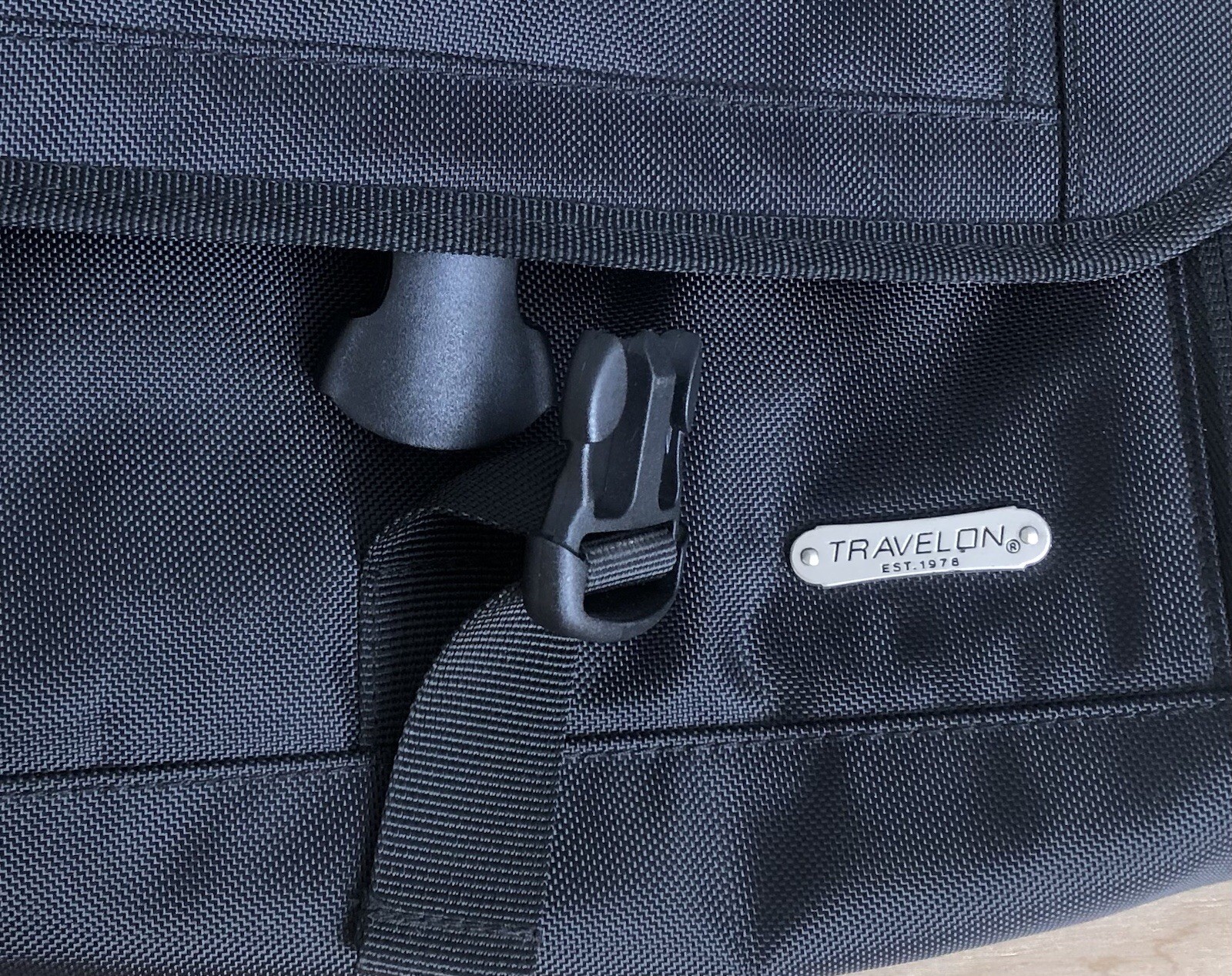 Travelon Messenger Bag Black Multi Pockets Zippered Wide Strap Mens Sz 10.5X10in