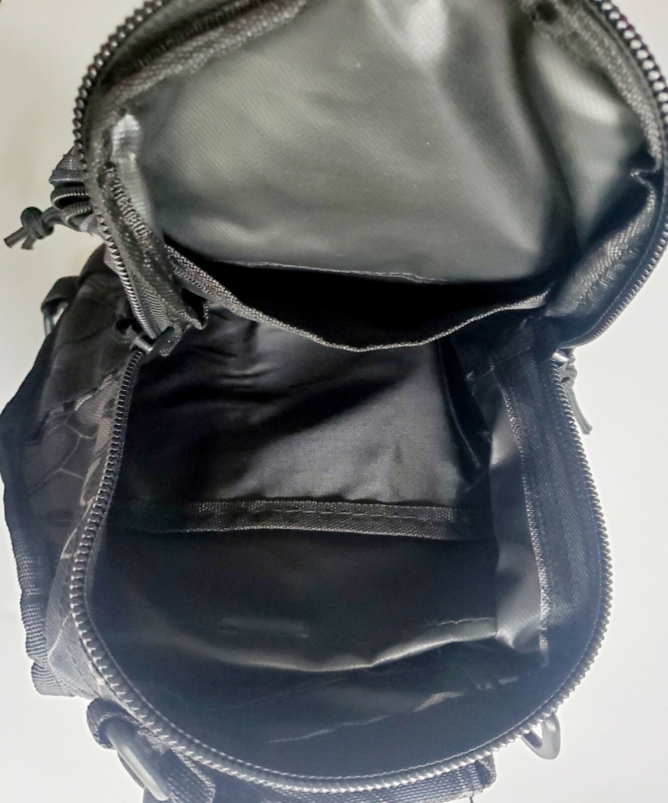SMALL SLING SHOULDER BAG UNISEX, 10″ X 5 1/2″ CAMOFLAUGE ( NEVER USED)