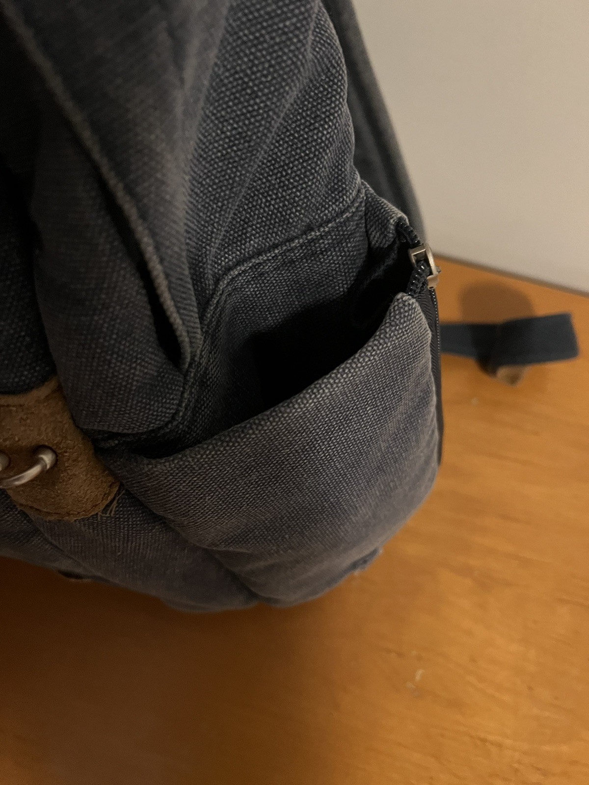 Travelon Heritage Backpack Anti-Theft Locking with RFID Card Blocking