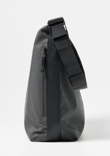 UNIQLO Messenger shoulder bag 3Colors Capacity: 24 liters From Japan