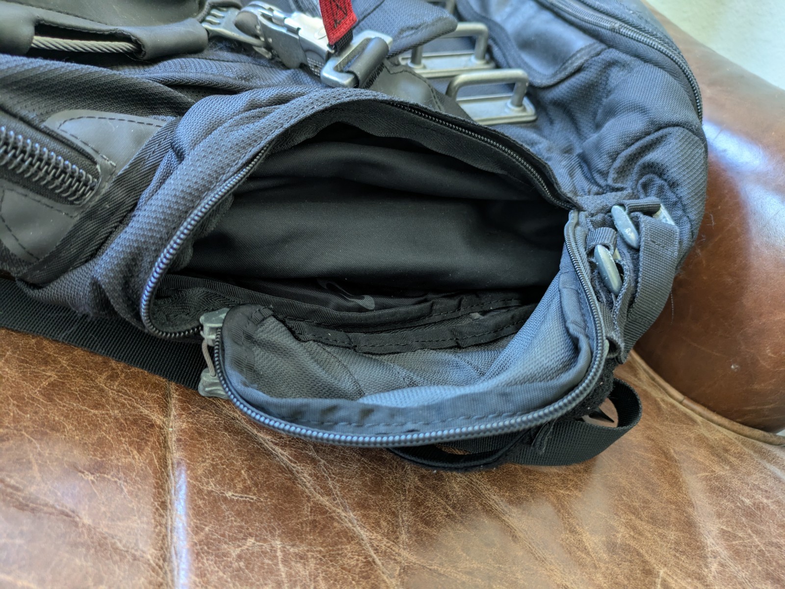 Oakley Kitchen Sink Tactical Field Gear Backpack Daypack Hiking Black Stealth