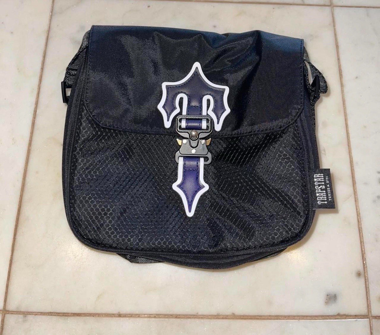 Trapstar Messenger Bag Iron gate T Cross Ice Black Blue Gradient