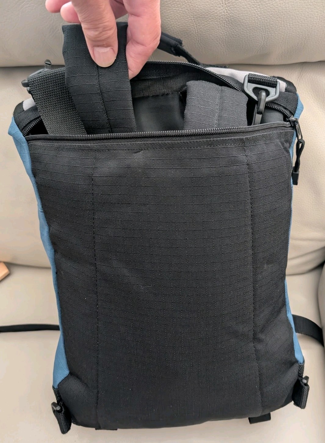 Rip Curl Travel Light Backpack With Shoulder Strap Tuck Away Straps Many Pockets