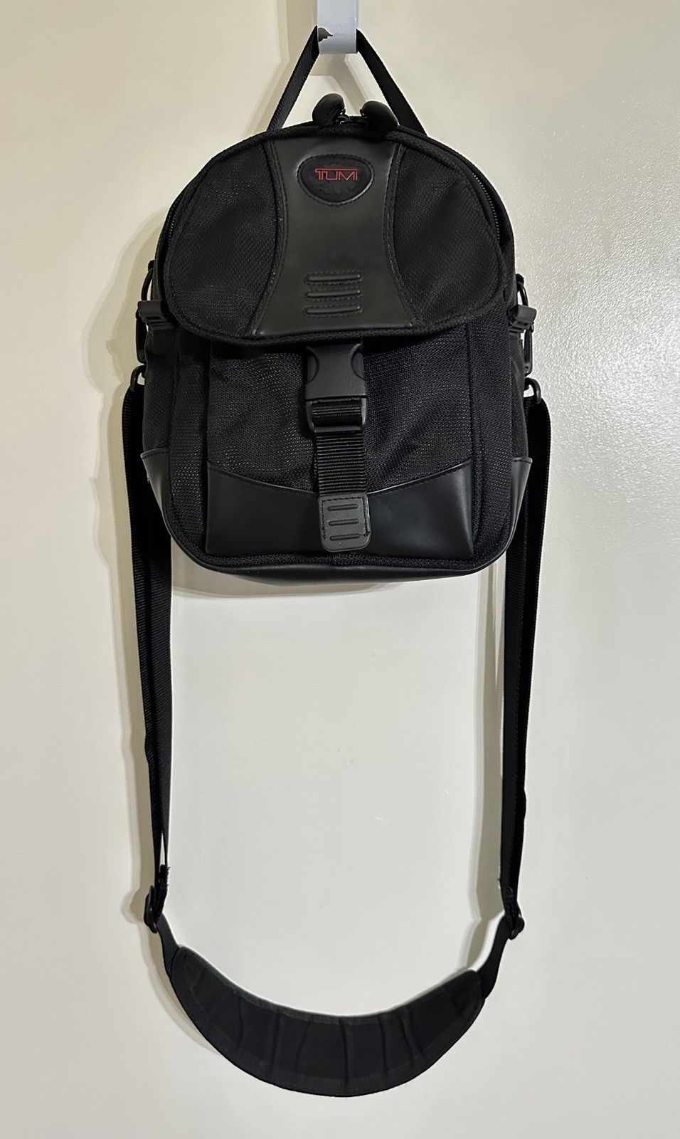 TUMI T2 Ballistic Nylon Men’s Shoulder Bag Small Black