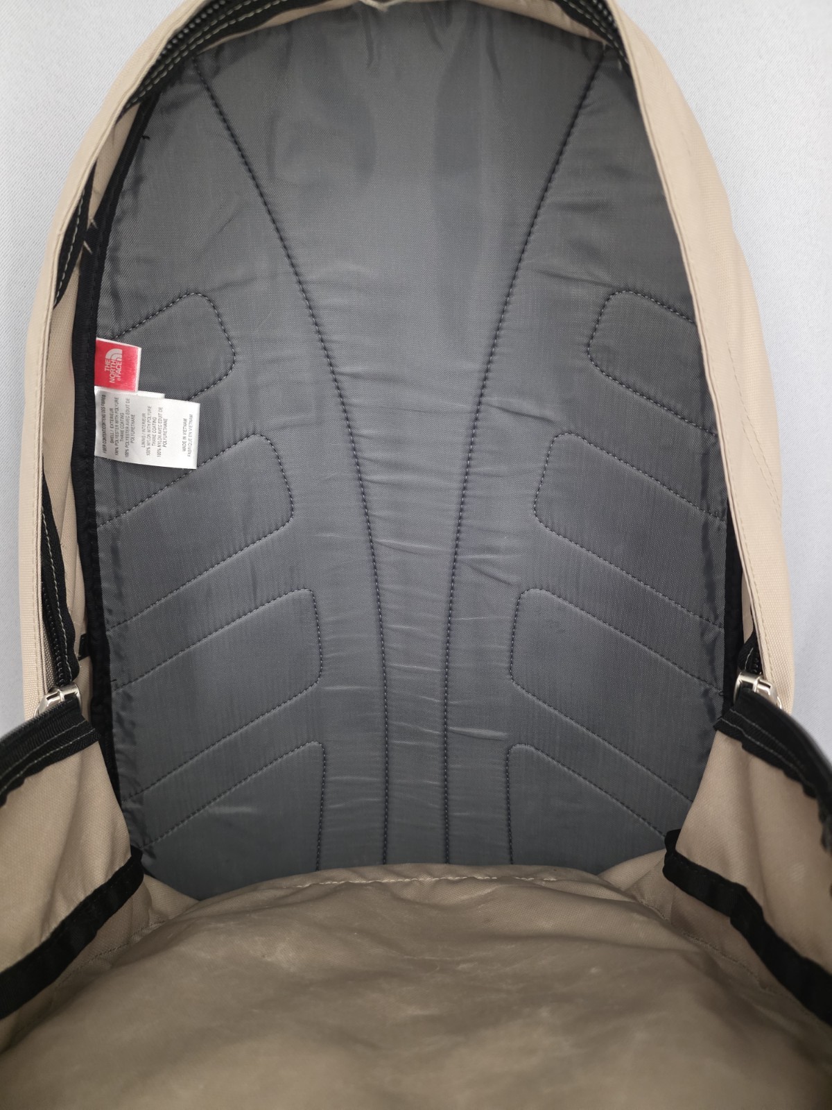 The North Face VAULT Beige Gray Large 19″ Backpack Travel Outdoor Hicking Sport