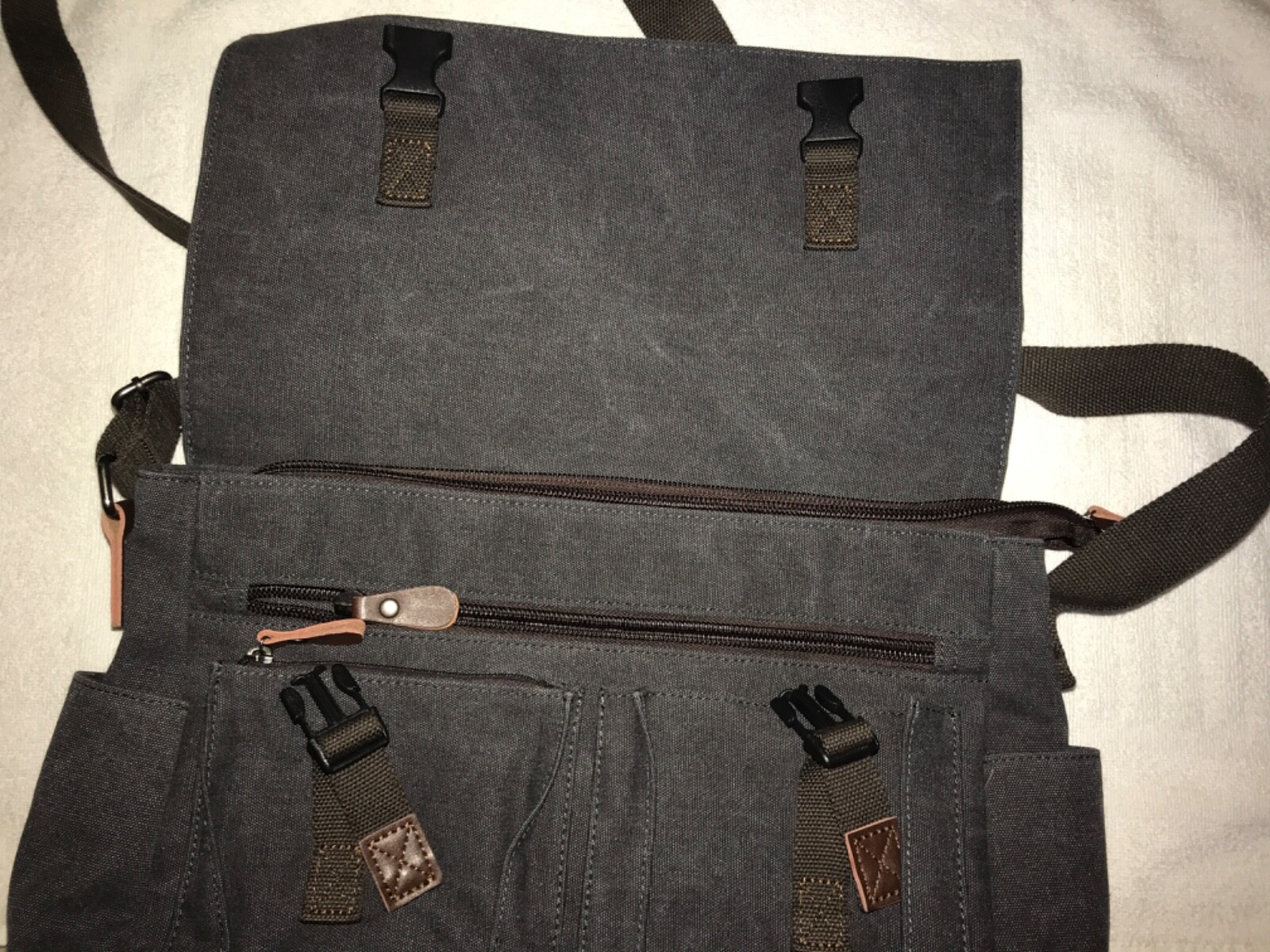 Ravuo Messenger Bag – Water Resistant – Canvas Satchel 15.6 17 Inch Laptop NWOT