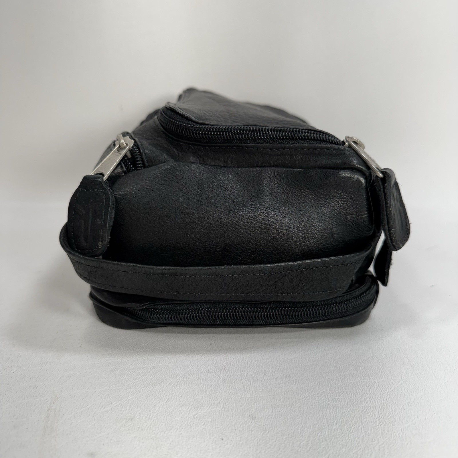 Frye Black Pebbled Leather Case Top Zip Around Single Handle Travel Toiletry Bag